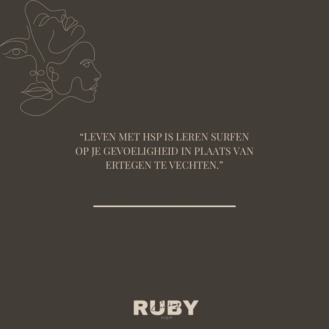 Voor mij betekent leven met HSP dat ik steeds opnieuw mag voelen wat klopt.
Dat ik stop met mezelf aanpassen aan een tempo dat niet het mijne is.
Ik heb lang gedacht dat ik &lsquo;te veel&rsquo; was, tot ik ontdekte dat mijn gevoeligheid mij juist ri
