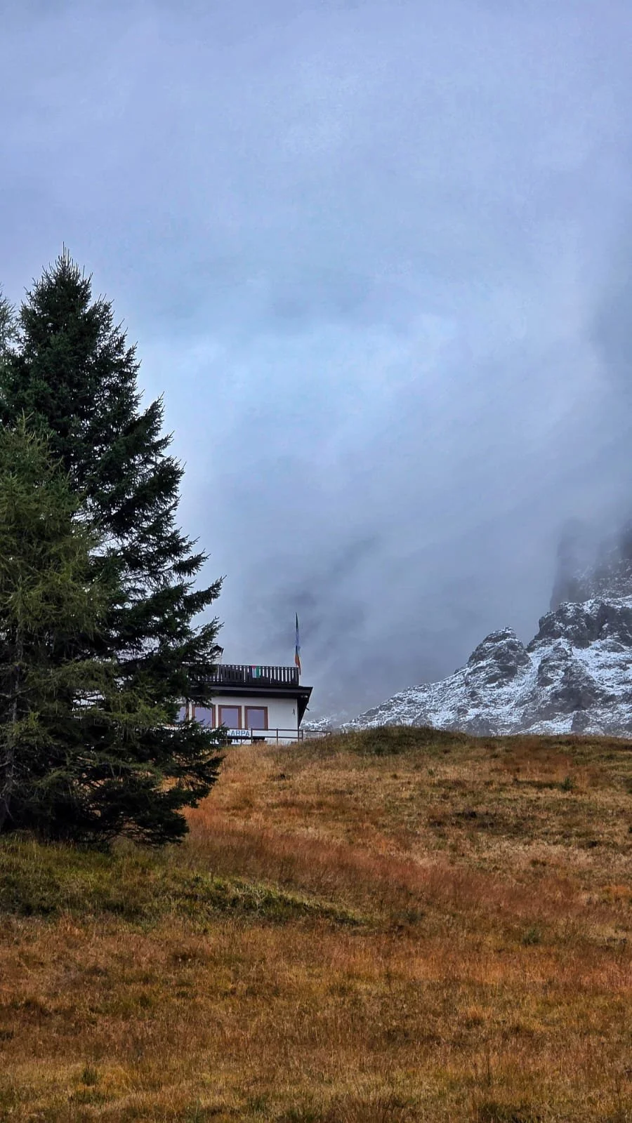 Rifugio Scarpa in autunno con neve sullo sfondo Pale di San Martino Dolomiti veneto