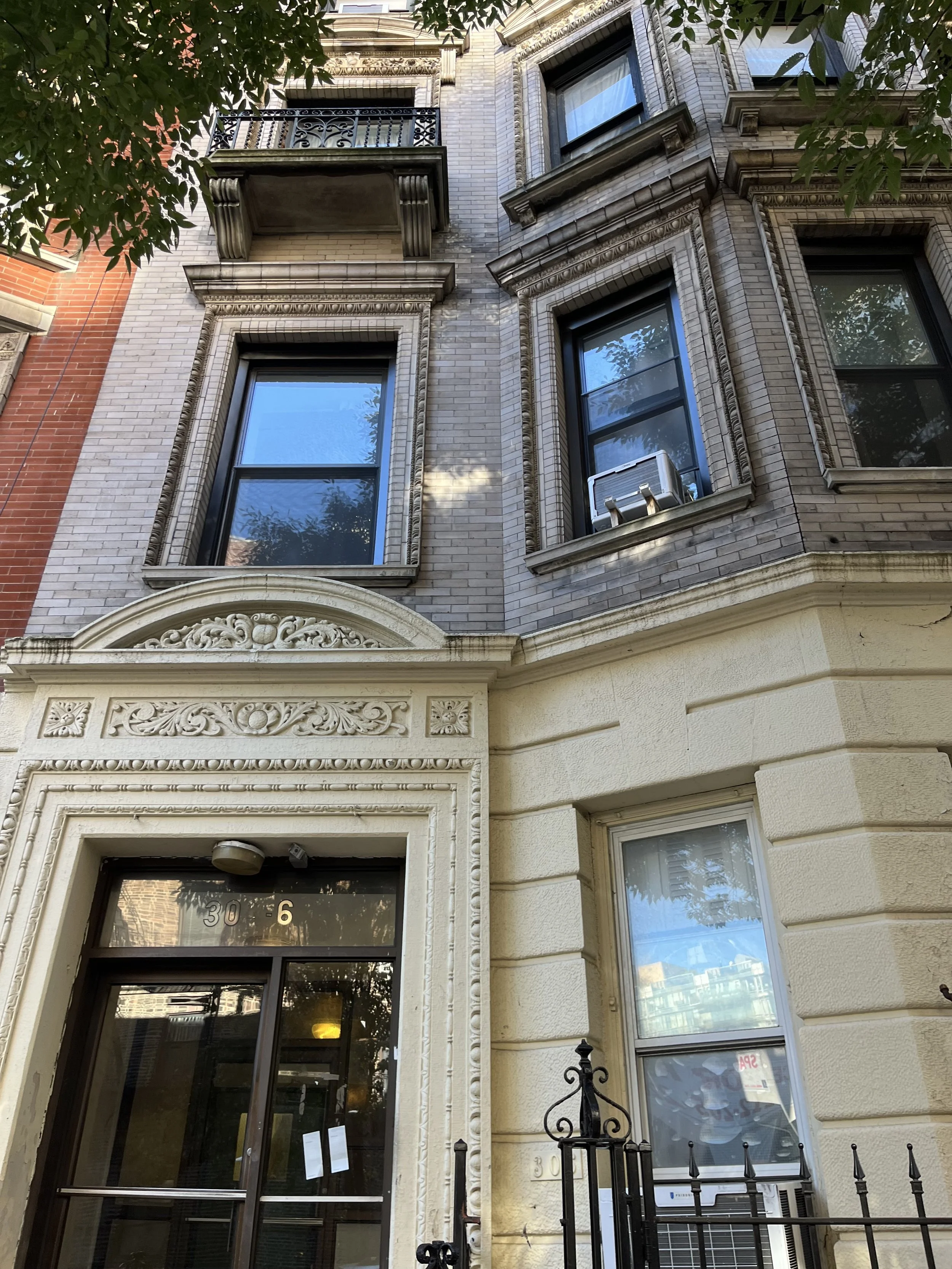In 1962–1963, while studying and teaching at Columbia University and Union Theological Seminary, Thich Nhat Hanh lived in a fifth-floor studio apartment located at 306 West 109th Street on the Upper West Side of Manhattan. 