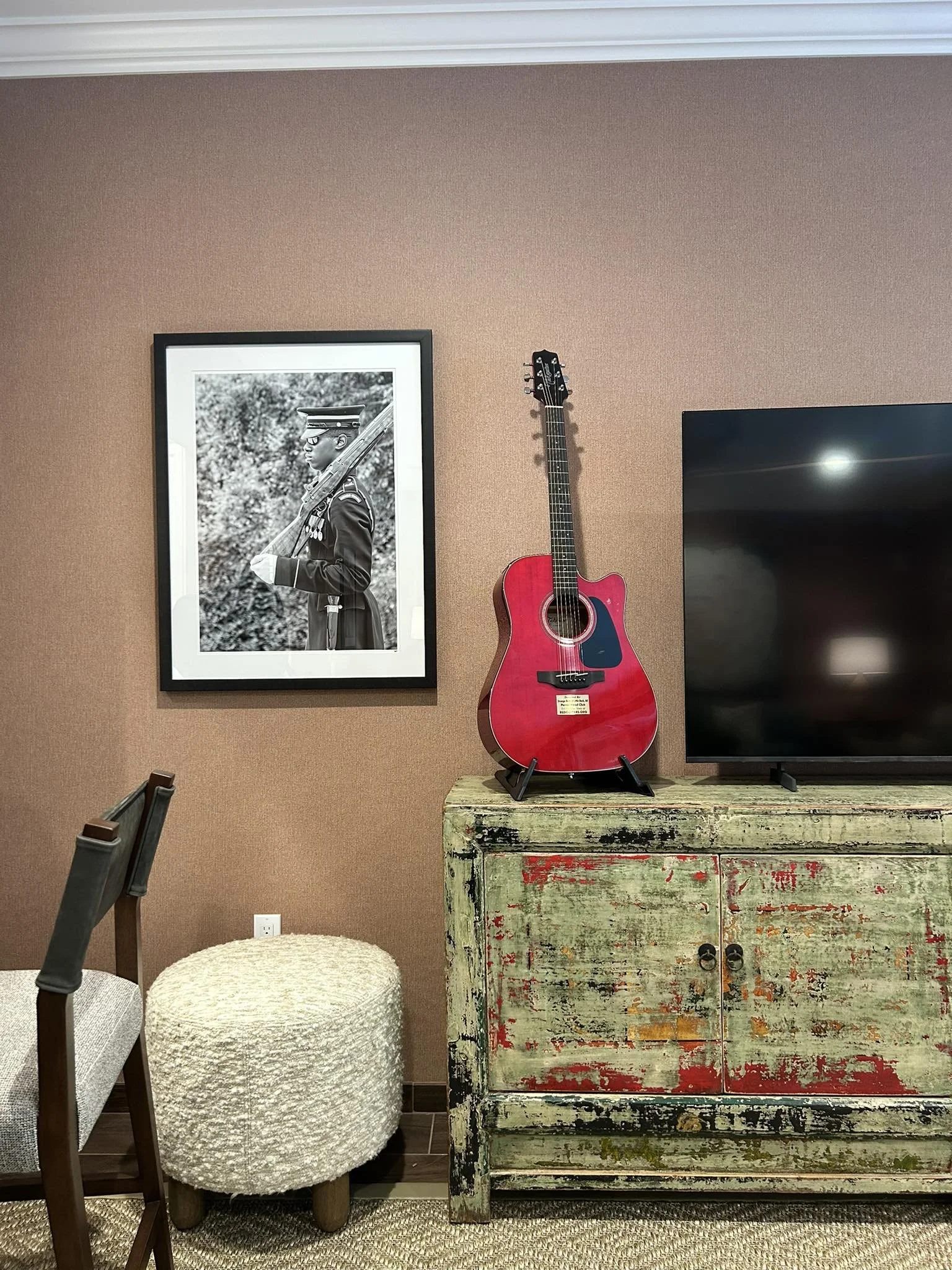 Country-music singer Thom Shepherd donates a red guitar to Fisher House Arkansas!! - October 25, 2025