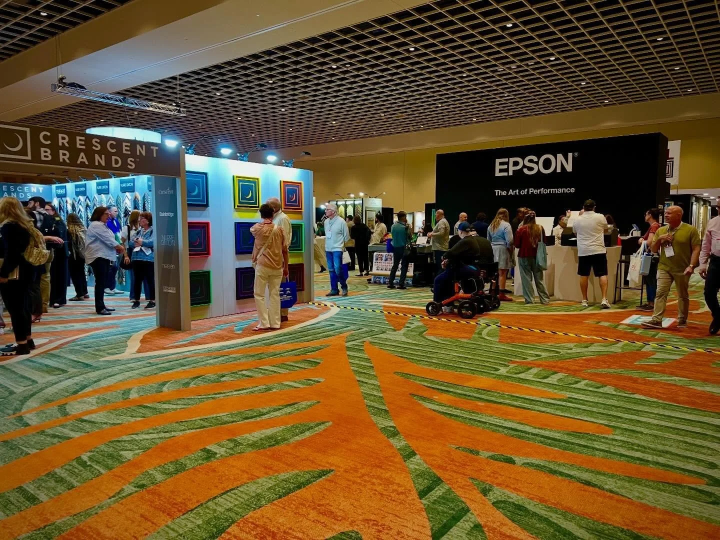 Day two at the @wcaf_expo here at @rosenshinglecreek 

@picture_framing @visitvineyardhaven @mvychamber