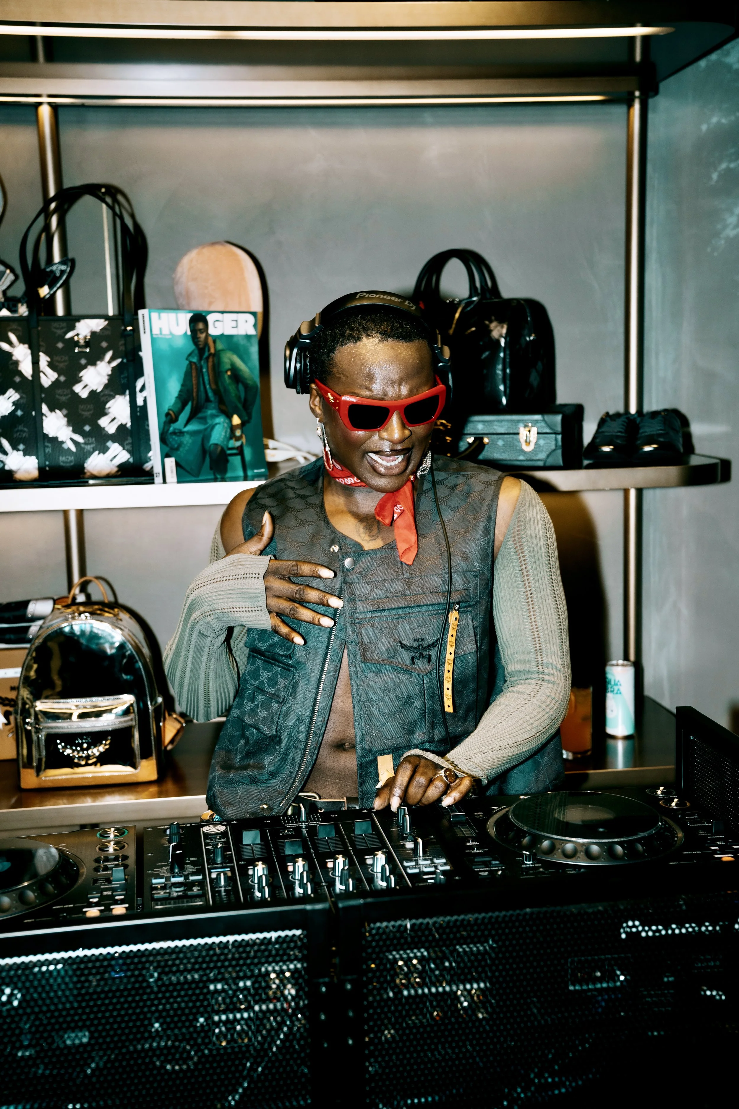 EMSHOOTSBANDS - HUNGER X MCM 42.jpeg