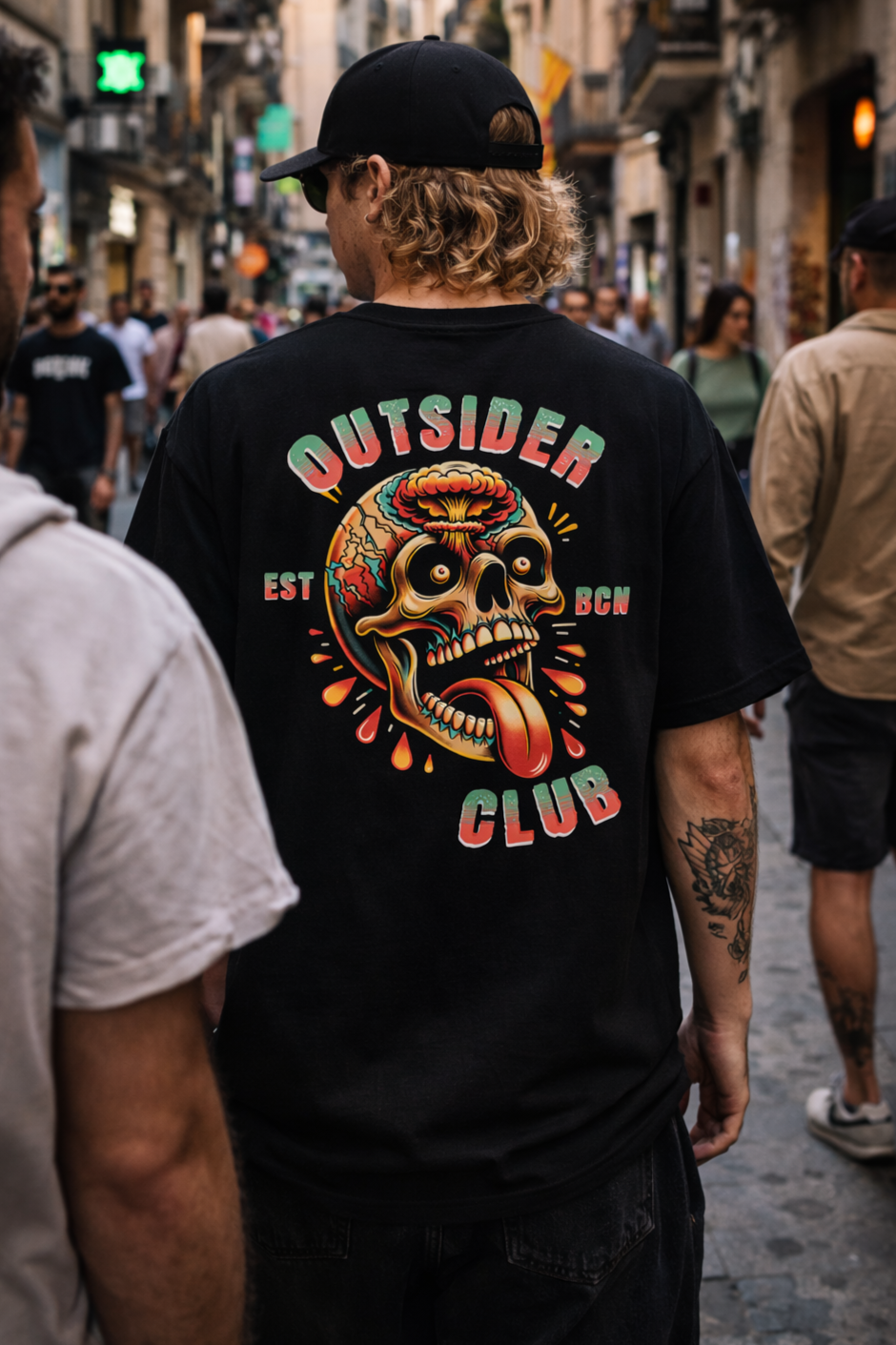 Outsider Club skull graphic tee by Fat Pigeon BCN, bold streetwear t-shirt with skull design