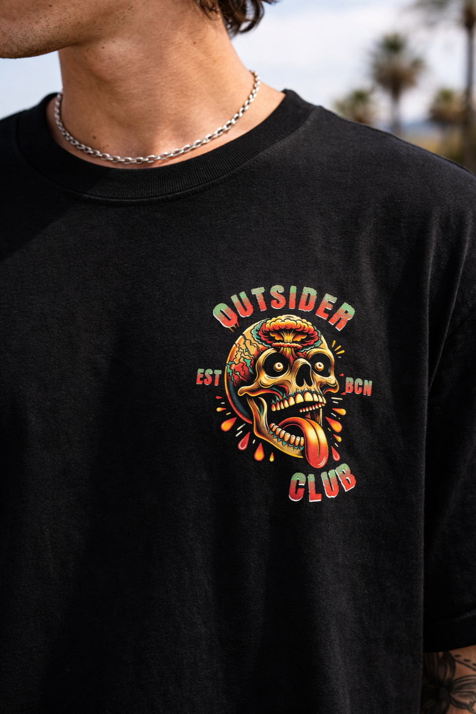 Outsider Club skull graphic tee by Fat Pigeon BCN, bold streetwear t-shirt with skull design