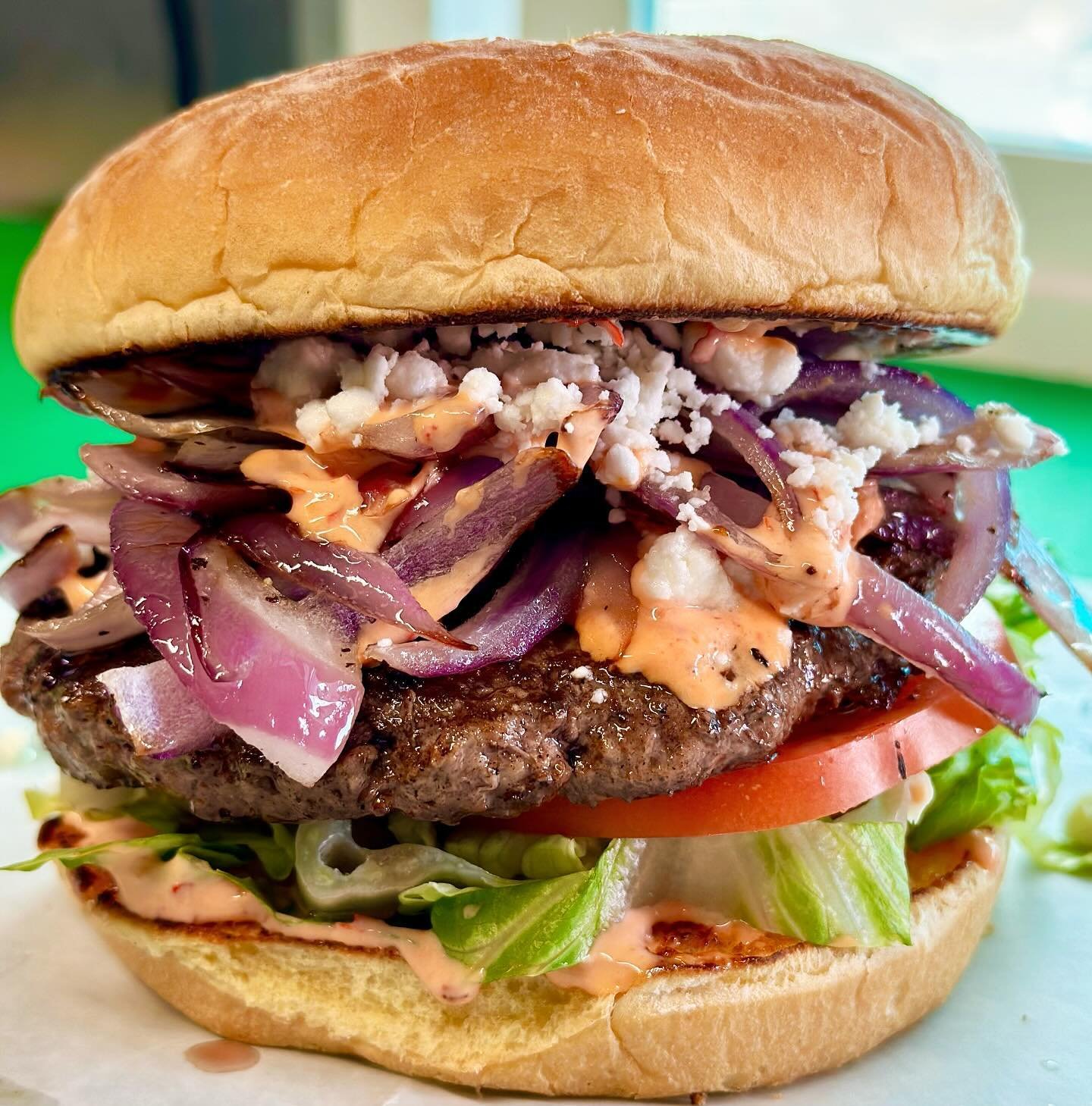 SPECIAL!!! 🤤🤤🤤

Wagyu-Short Rib Burger $16.95

Caramelized onions, feta cheese, shatta aioli, romaine, local buffalo tomato. 
@wailukufoodtrucks 
.
.
.
.
.
.
.
.
.
.
.
.
.
.
.
.
.
#burger #burgers #beef #burgercravings #juicyburger #mediterraneanf