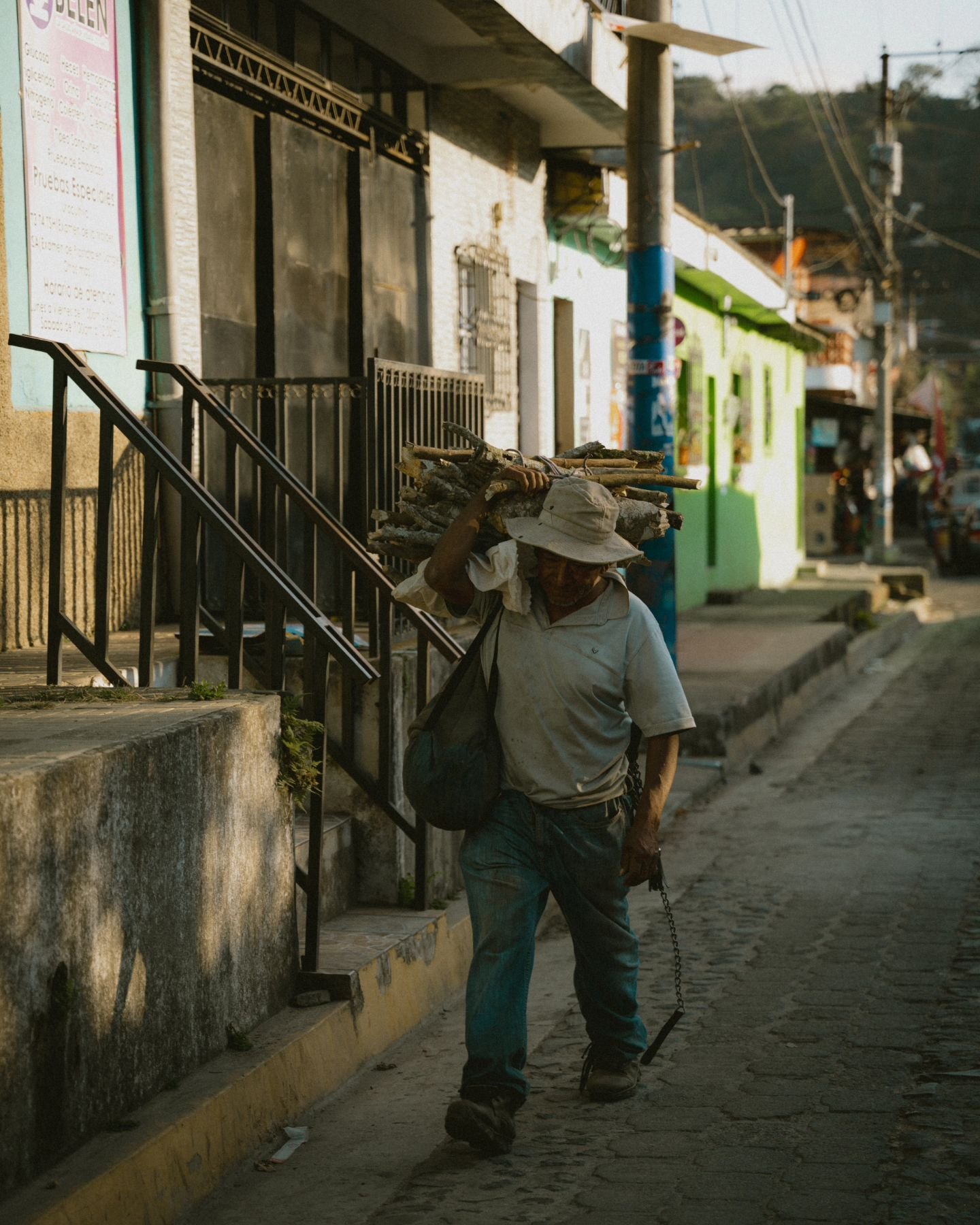 Ataco, El Salvador 🤍

&bull;
&bull;
&bull;
&bull;
&bull;

#atacoelsalvador #oldcityphotography #turismoelsalvador #pueblito #salvadorean #community #lifestyleshots #peoplephotography #portrait #visitelsalvador #exploreelsalvador #sivar #elsalvador🇸