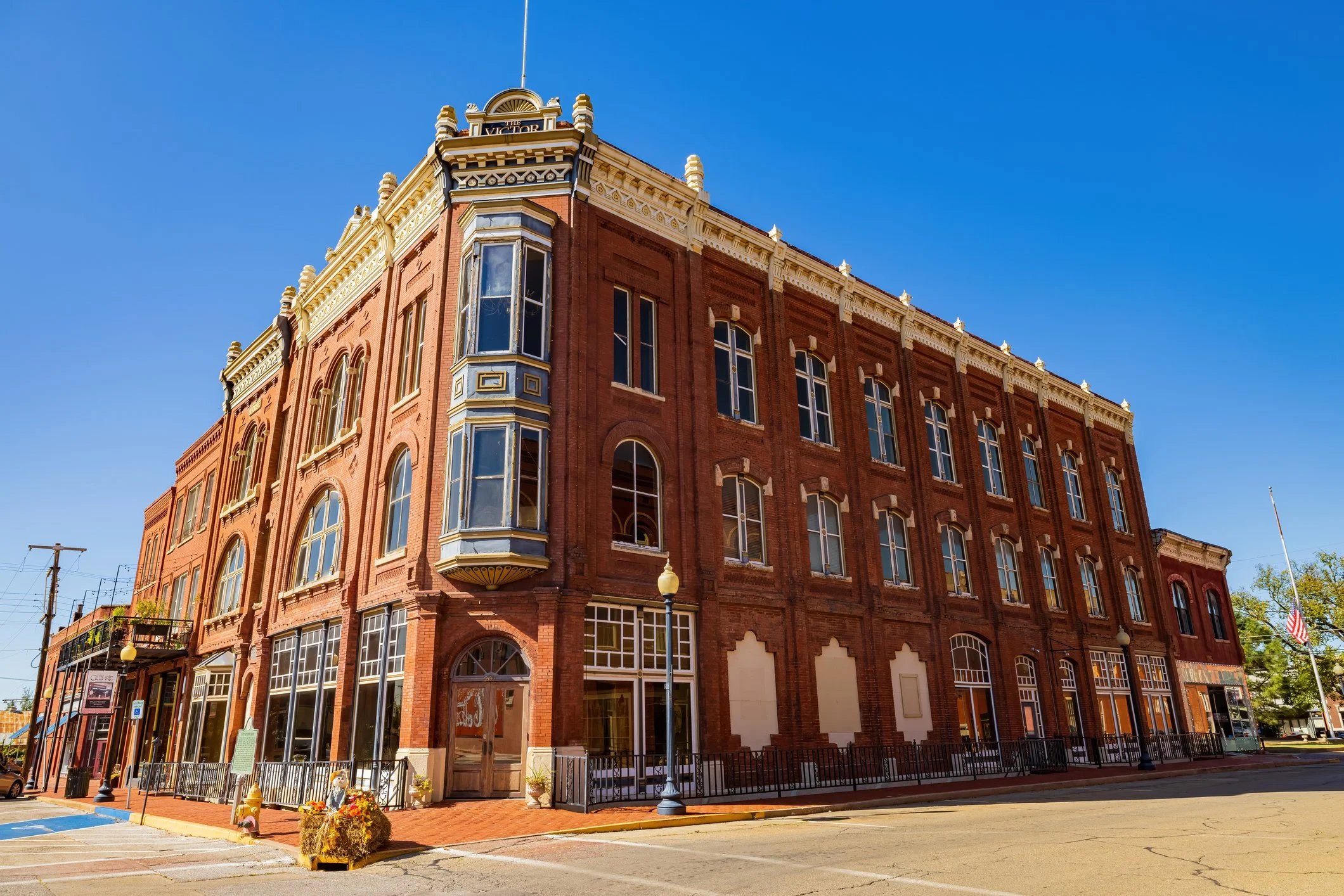 Sunny view of the Victor Building in historic town of Guthrie, Oklahoma.  Cat grooming appointment - Relaxing Guthrie Outing - Whisker Perfect Feline Resort & Spa.