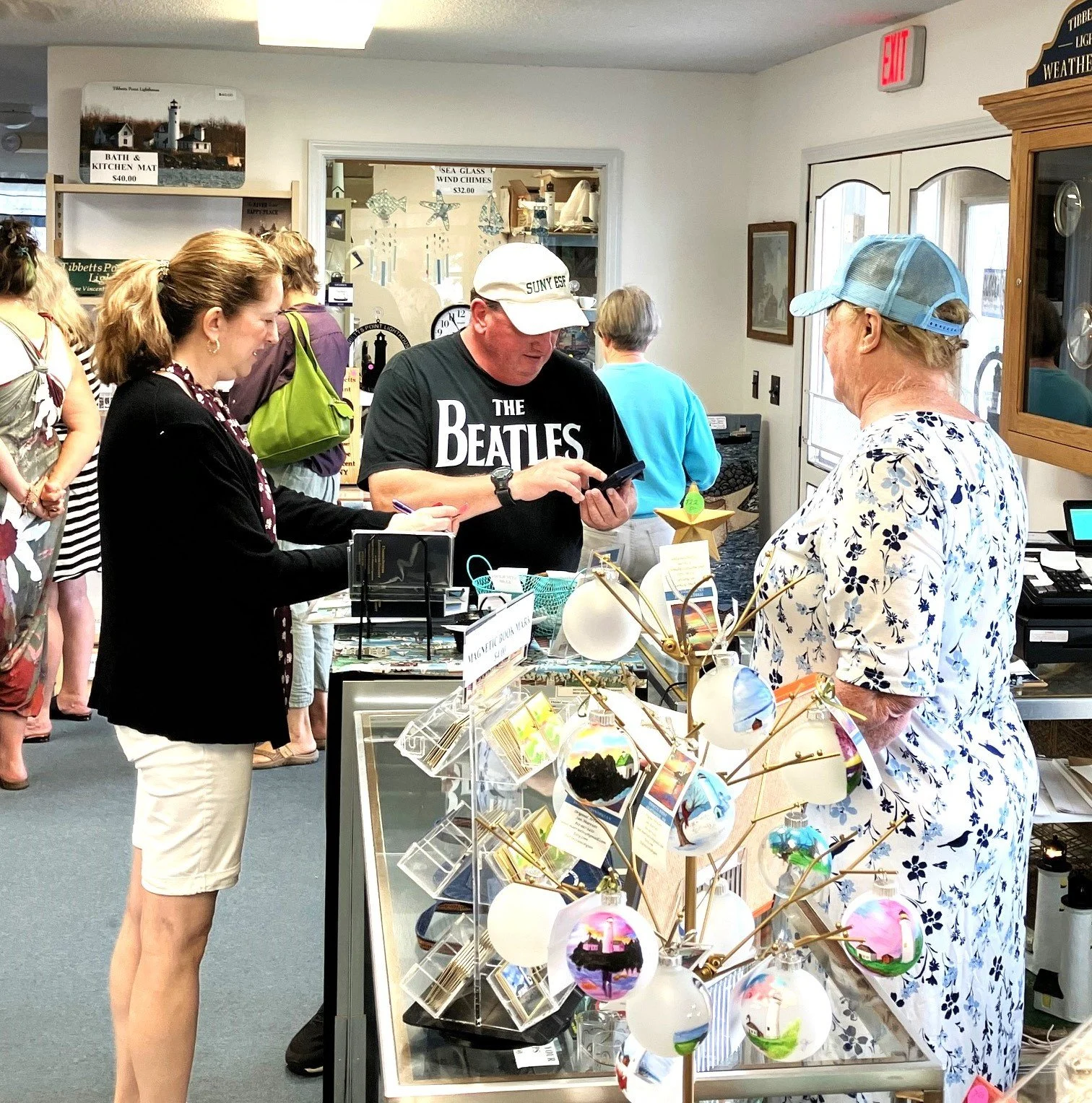 gift_shop_01.jpg