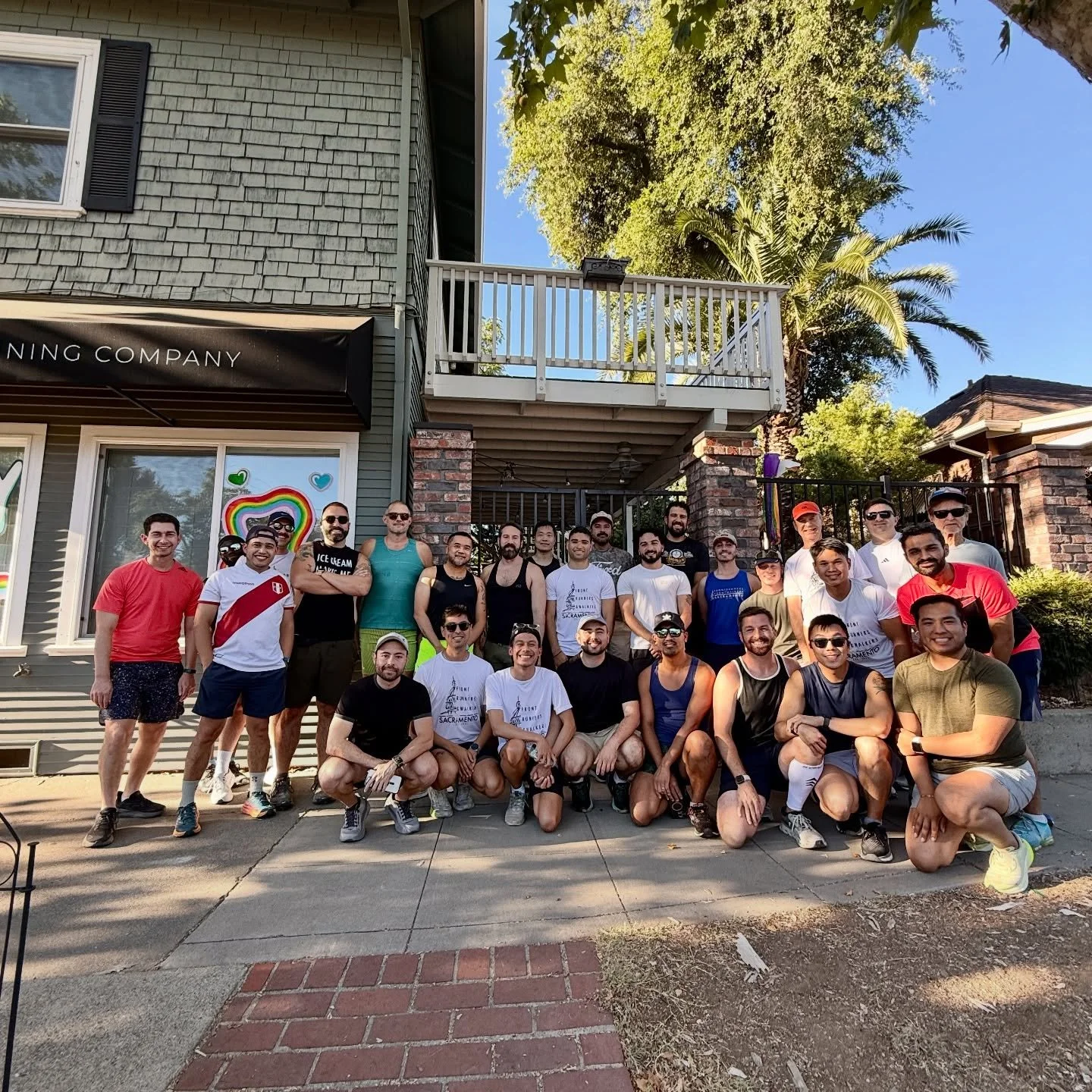 Post-holiday miles and immaculate vibes. ☀️🏳️&zwj;🌈🏳️&zwj;⚧️
We had the absolute perfect evening running through Curtis Park starting from @sacramentorunningcompany 
Beautiful weather, a fantastic turnout, and the best energy from our Frontrunners