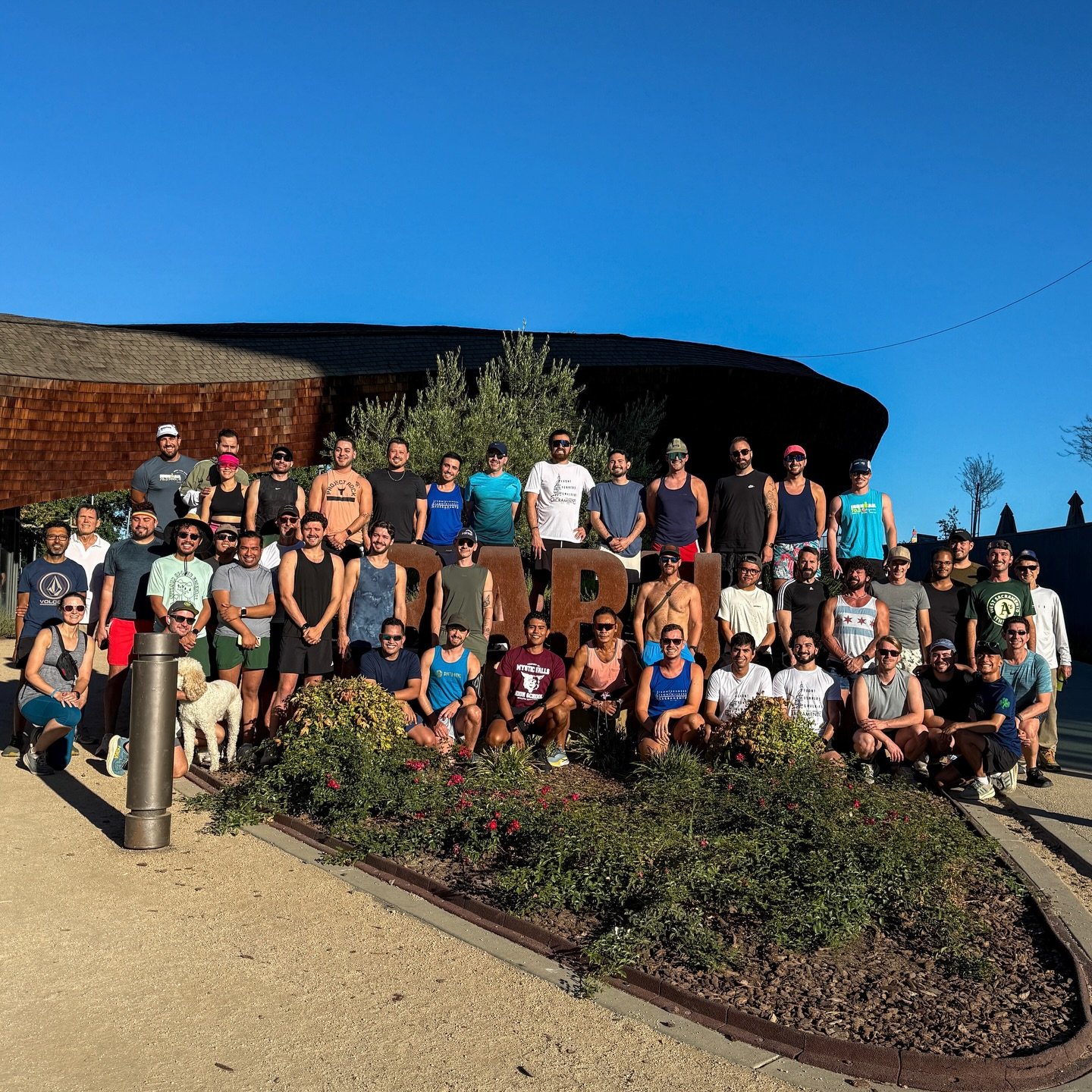 Golden Hour + River Views + The Best Crew = One incredible evening! 🌅🏃&zwj;♂️🏃&zwj;♀️✨
What an unforgettable evening social with the crew! We had an incredible turnout and the energy from start to finish was unmatched.
We kicked things off at @dra