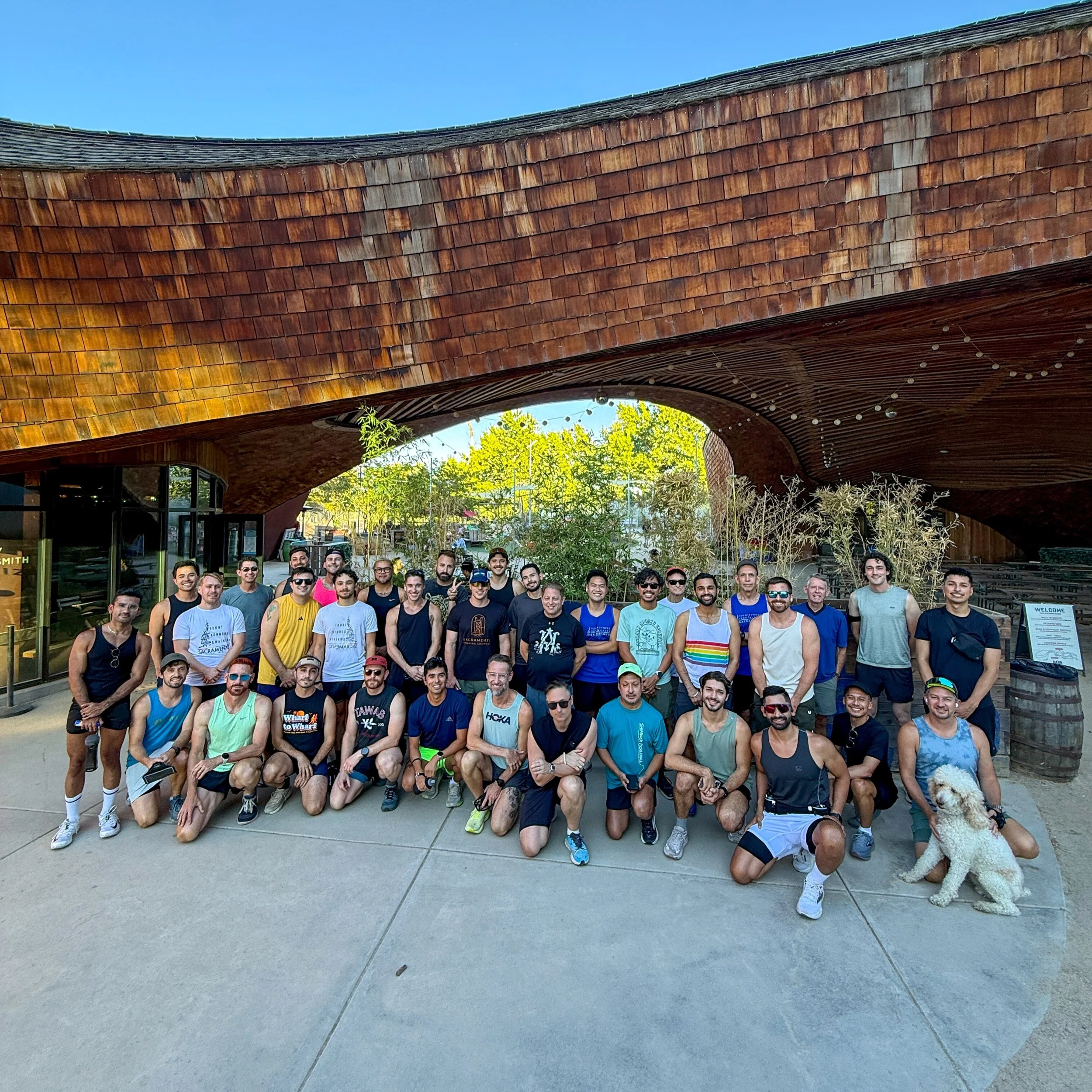 Warm summer nights at @drakesthebarn! 🍕🍻
Huge thank you to everyone who came through for our Wednesday evening run along the river. The weather was hot, but the pace and energy were even hotter! 🔥
After logging those miles, we cooled down, grabbed