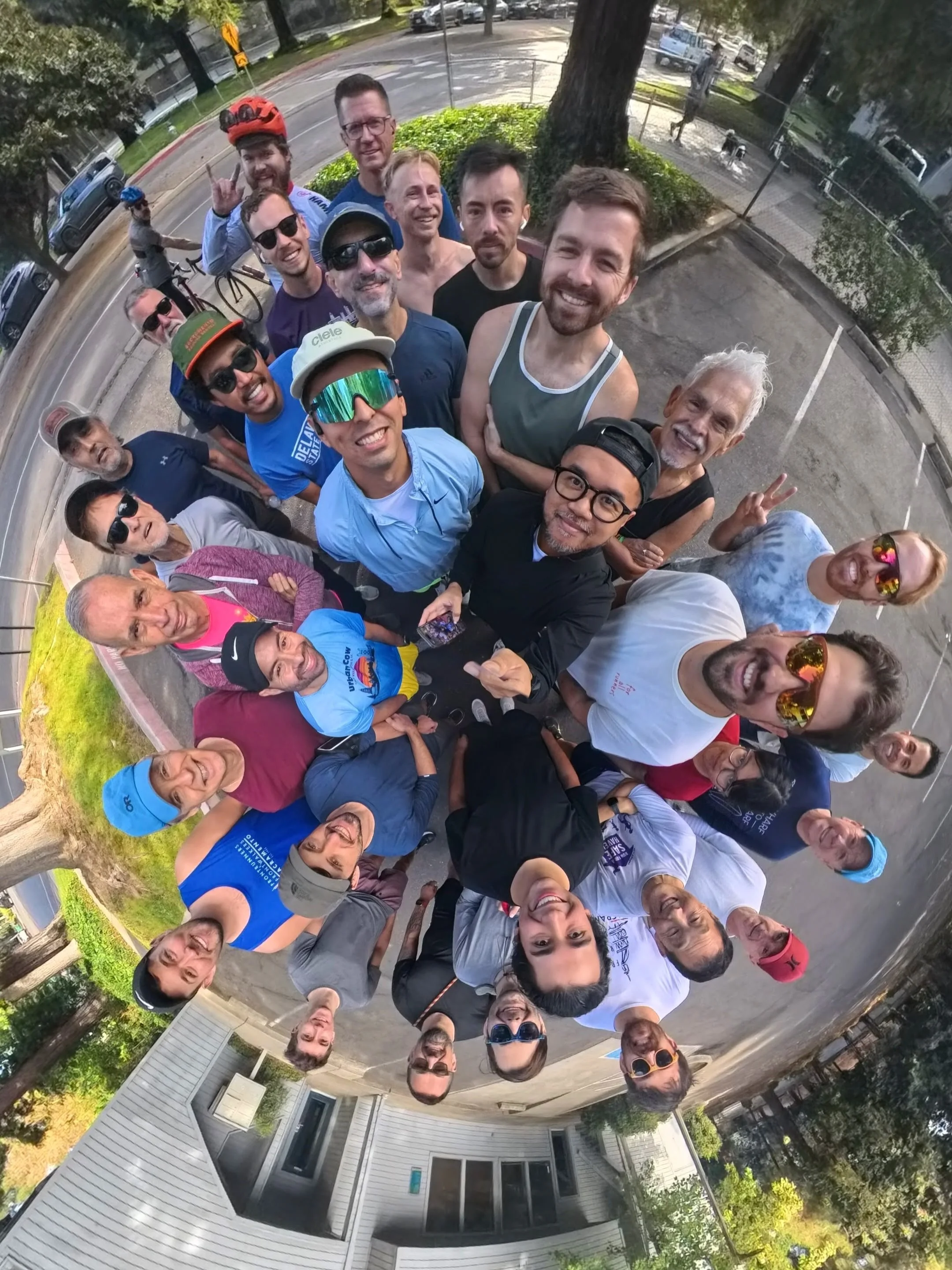 happy coming out day bbs! 💖 we&rsquo;re out and proud everyday, but especially today! we&rsquo;re out here! come join us for our next run/walk! schedule in bio 👌 #frontrunners 

it&rsquo;s getting cooler, but monday was a scorcher at our weekly @sa