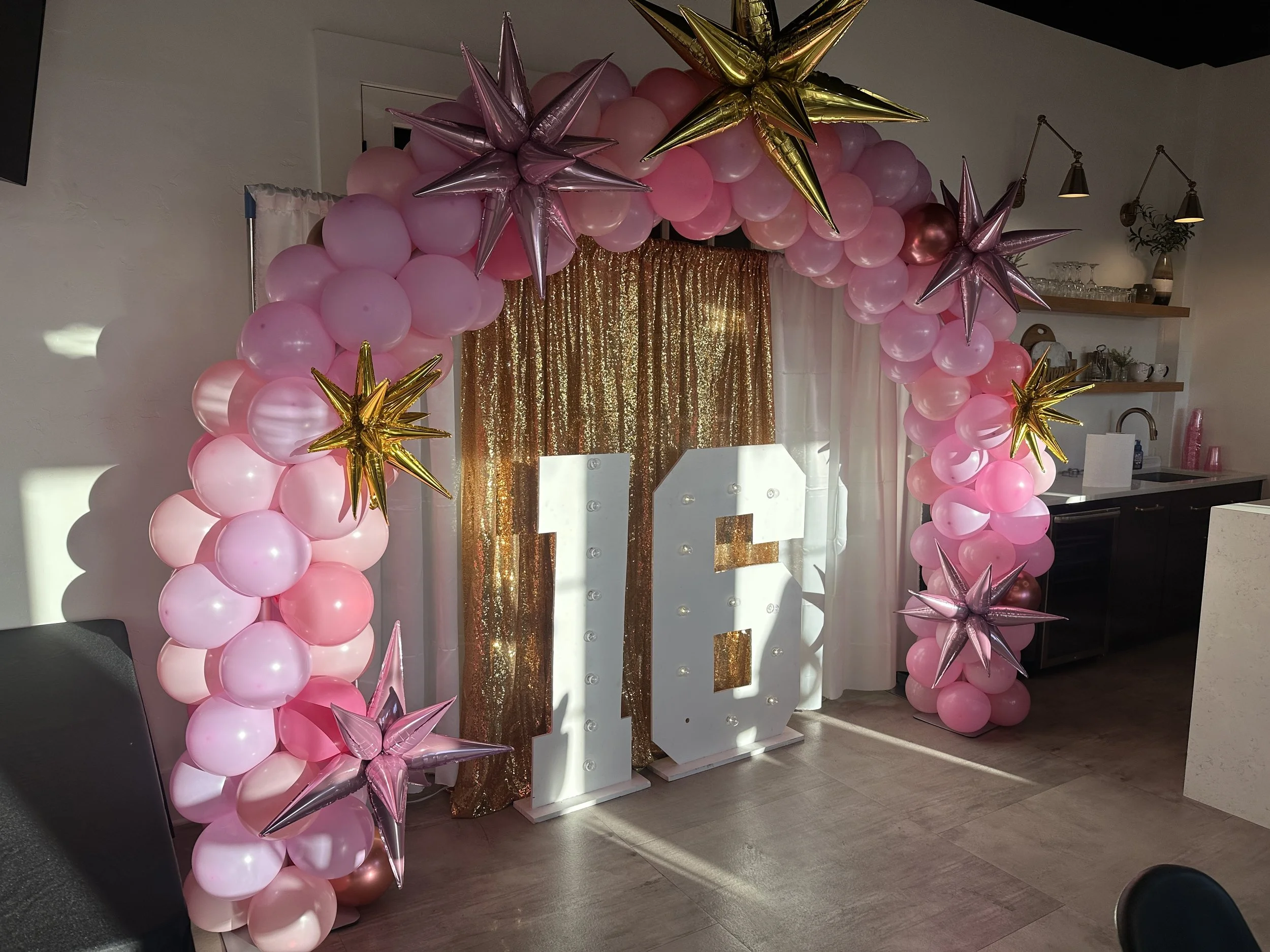 Sweet 16 Curve Backdrop (Marque, Curtains, and Foil Balloons Included) 
