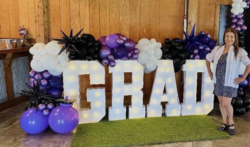 GRAD Sign & Grass Wood Plank