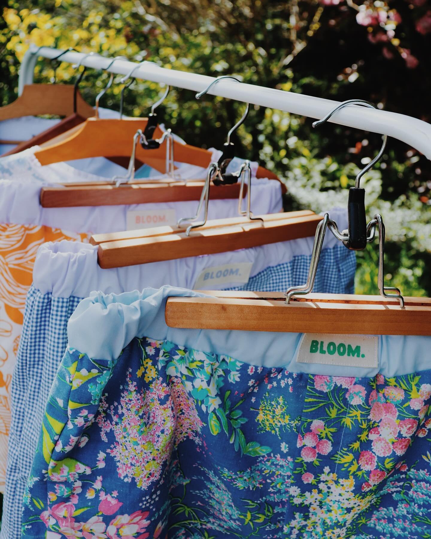 ✿ P&rsquo;tit p&ecirc;le-m&ecirc;le de ces derni&egrave;res semaines ✿

Des p&rsquo;tits slips dans le jardin,
Des coupons chin&eacute;s au bus des girouettes
Le devant du bus tout vert @lesgirouettes.nantes 
Les bananes pour @maisonflores.boutique 
