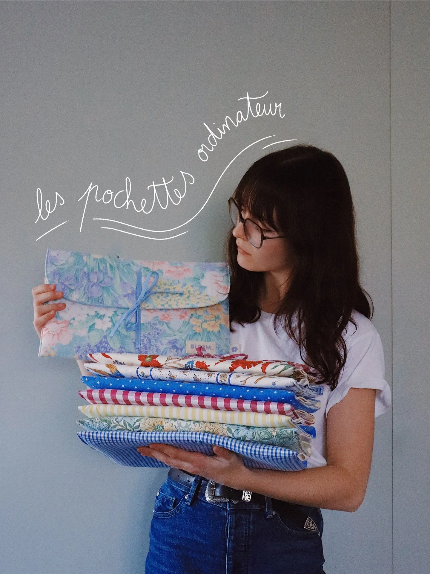 Les pochettes ordinateur 🌸

Emmenez votre ordinateur partout dans votre housse protectrice. J&rsquo;ai fabriqu&eacute; ces pochettes avec d&rsquo;anciens draps ou rideaux chin&eacute;s. Elles sont rembourr&eacute;es de sorte &agrave; prot&eacute;ger