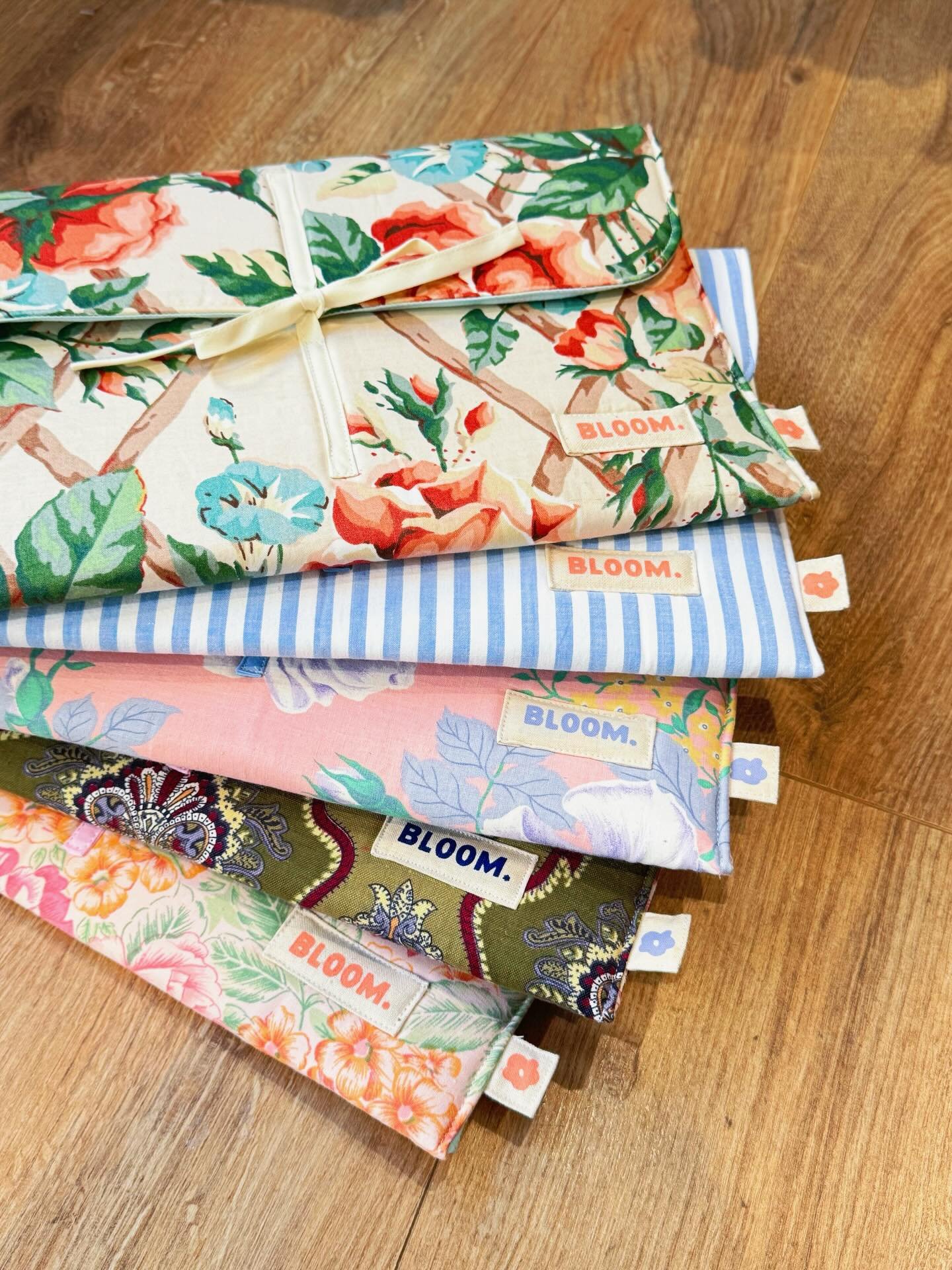 Une petite s&eacute;lection des cr&eacute;ations de ce d&eacute;but d&rsquo;ann&eacute;e 🌸

Retrouvez ces pochettes ordinateurs et bananes sur ma boutique en ligne et &agrave; l&rsquo;Atelier boutique 🛍️
#faitmains #upcycling #banane #upcycle #tiss