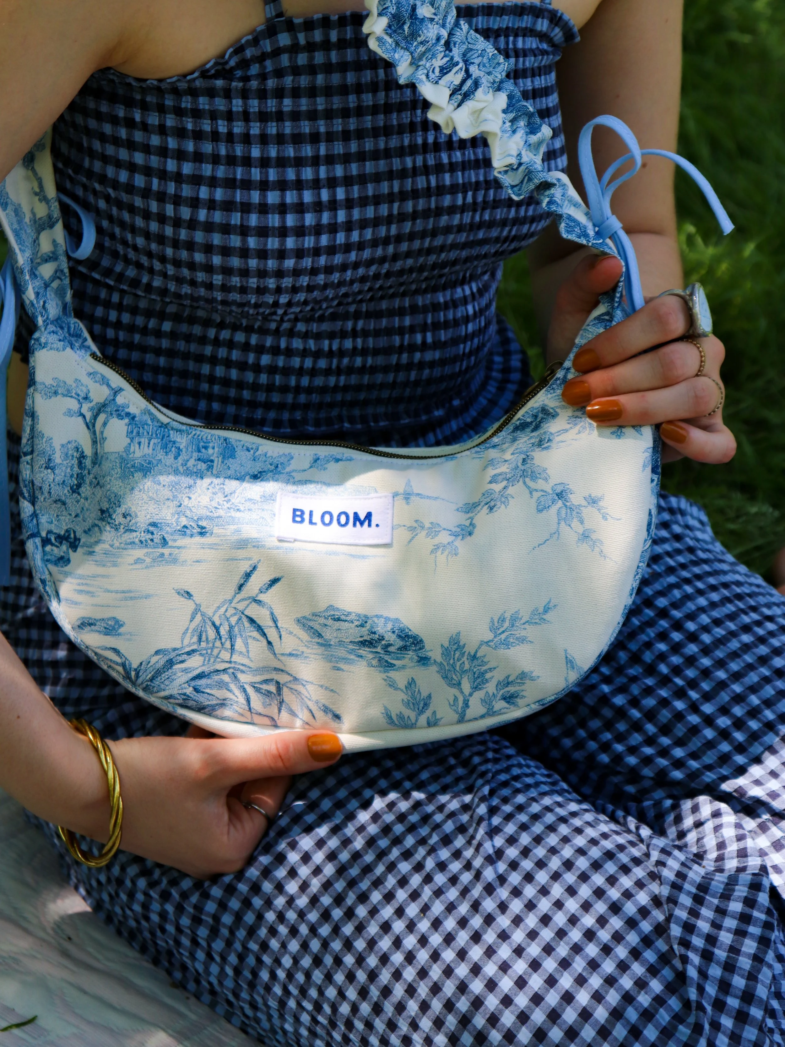 D&eacute;jeuner sur l&rsquo;herbe 🧺

Pour ce nouveau drop de sacs Nina, mon choix s&rsquo;est port&eacute; sur des tissus doux et lumineux, vichy et toile de jouy sauront vous accompagner lors de vos balades tout l&rsquo;&eacute;t&eacute; ☀️

Pour l