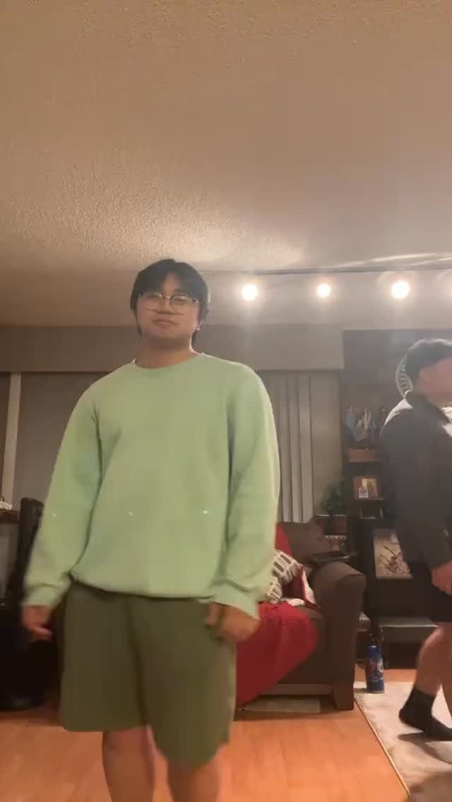 messing around after rehearsals 😋
-
#dance #choir #funny #himigkabataanculturalsociety #alto #bass #tenor #bcchoirs #surreychoirs #boba #valorant #keshi #explorepage