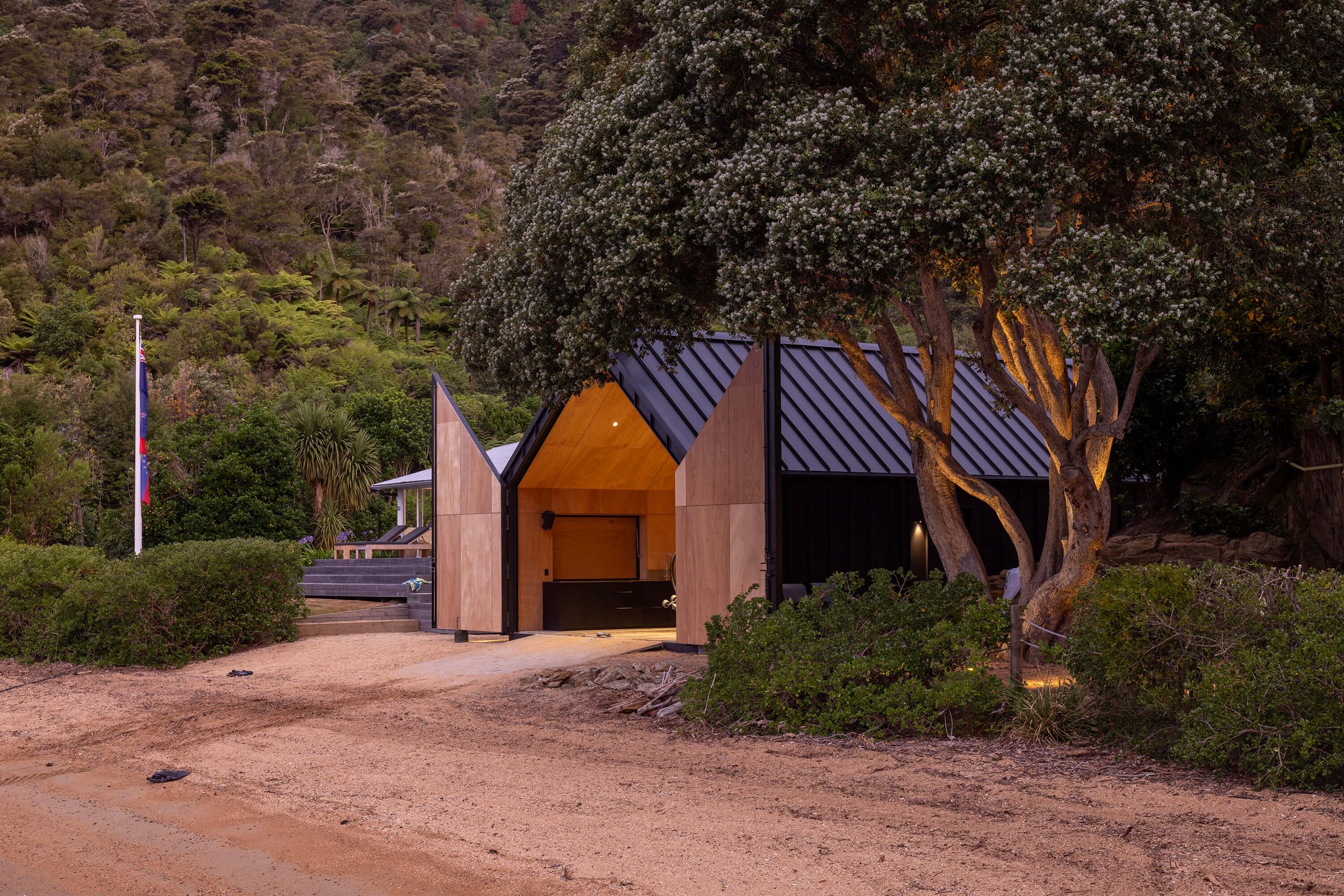 Longbeach Boatshed | Projects | HR Construction