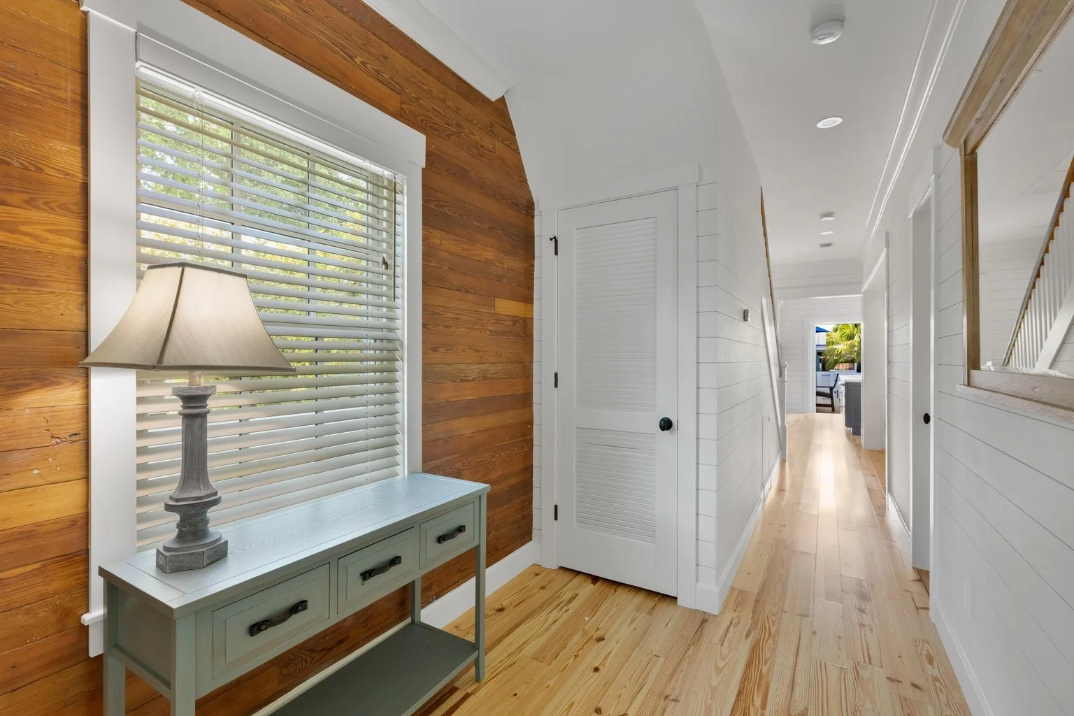 831 Georgia Hallway.jpg