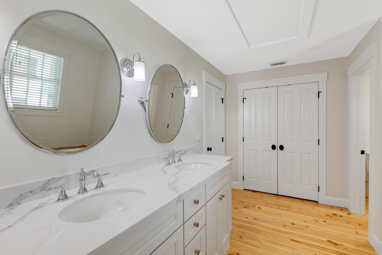 831 Georgia Master Bath.jpg