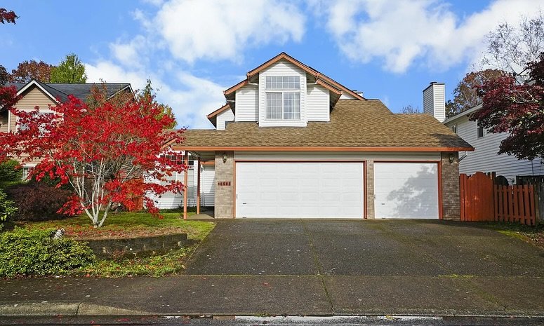 📍16045 SW Redclover Ln,&nbsp;Sherwood, OR 97140

🏡 3 BDS 3 BA 1,850 sqft 

Location is everything with this Sherwood Village home! Backing directly to Langer Park, this property offers privacy, nature views, and unbeatable walkability. You&rsquo;ll