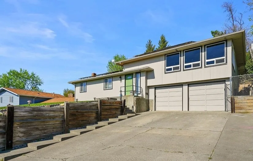 📍Pendleton, OR 97801

4 BDS | 2 BA | 2,376 SQFT

✨ Panoramic mountain views
✨ Updates throughout
✨ Flex space
✨ Owned solar panels
✨ Near walking trails and Rice Park

Comment &ldquo;YES&rdquo; or DM me for more info!

Listing agent 🙋🏽&zwj;♀️

#pe