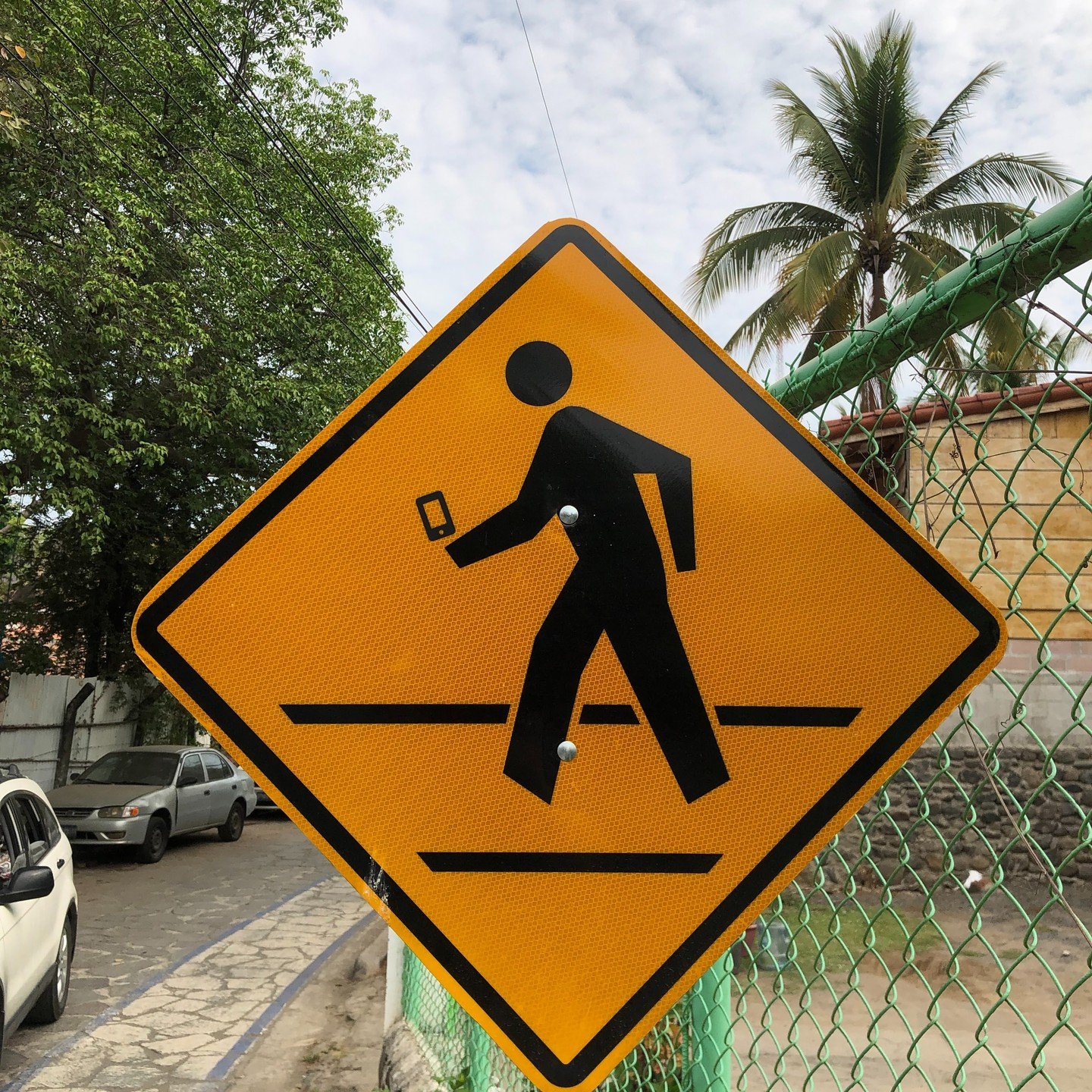 CAUTION: People visiting El Zonte in El Salvador are looking at their phones instead of the beautiful beaches around them. #cautioncellphones 📱👀⚠️
