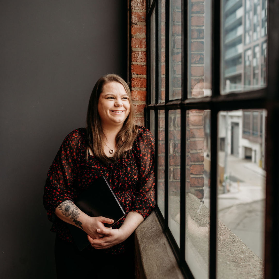 Rom-Coms, Reality TV, and Why Women's Stories Deserve to Be Told with Romance Author Shelly Thorne