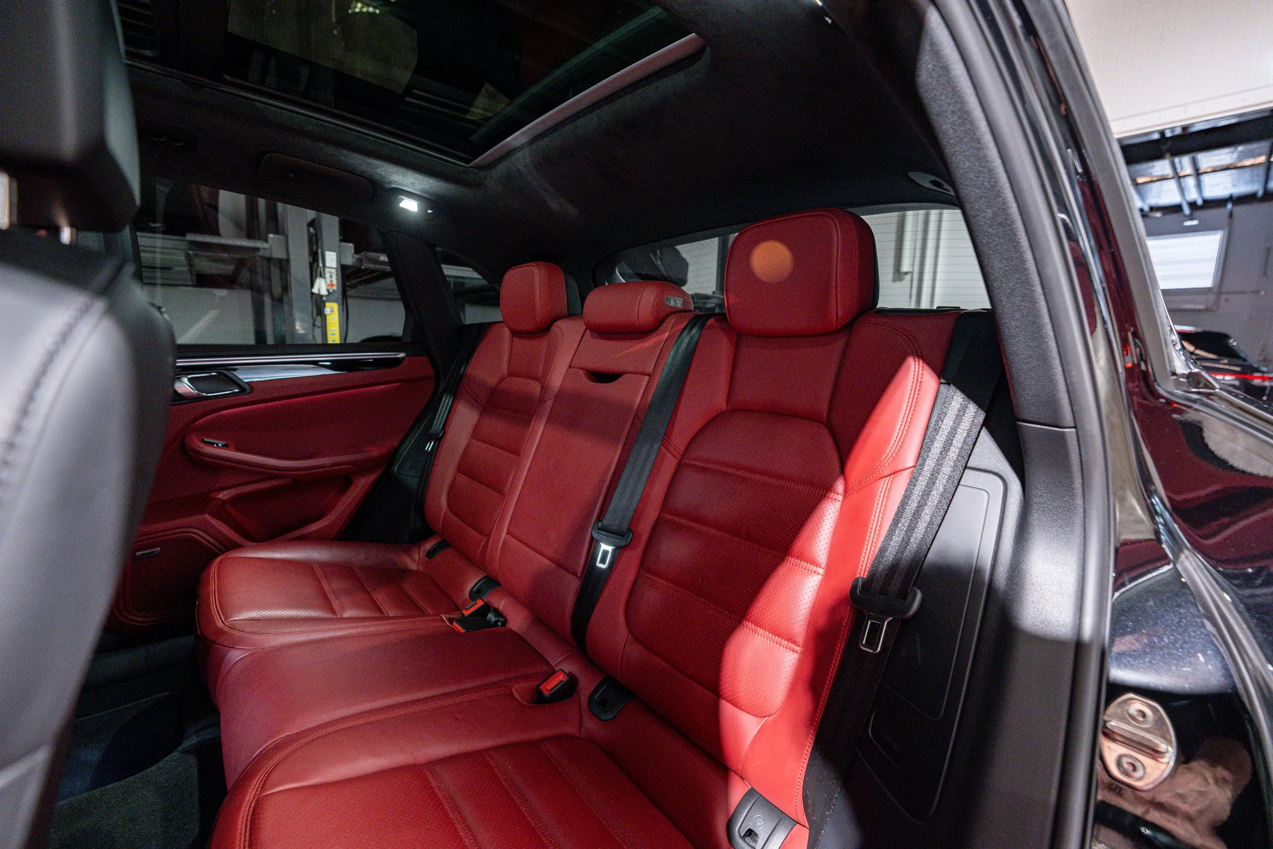 porschemacan-listing-38.jpg