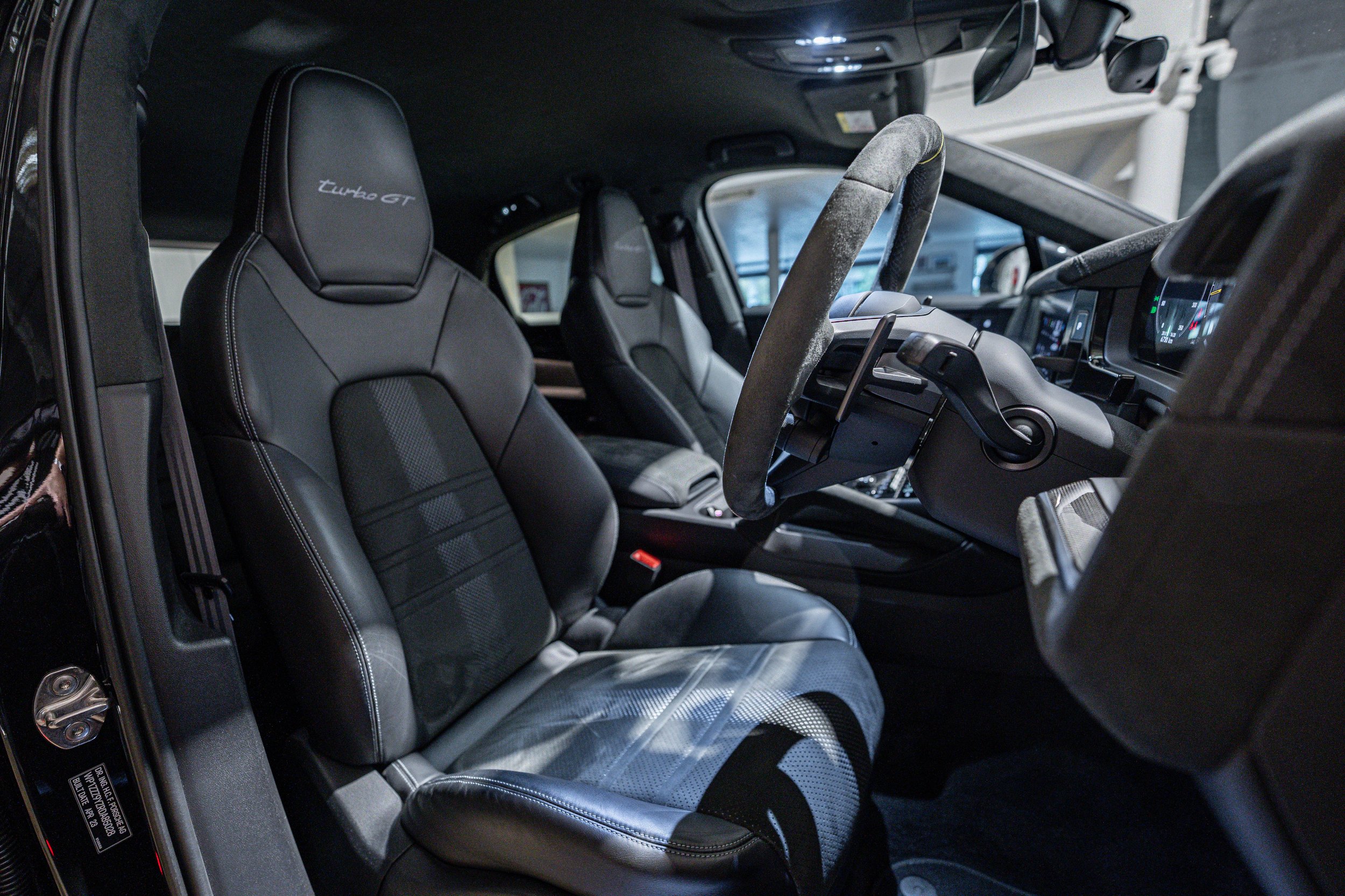 porschecayenneturbogt-listing-27.jpg