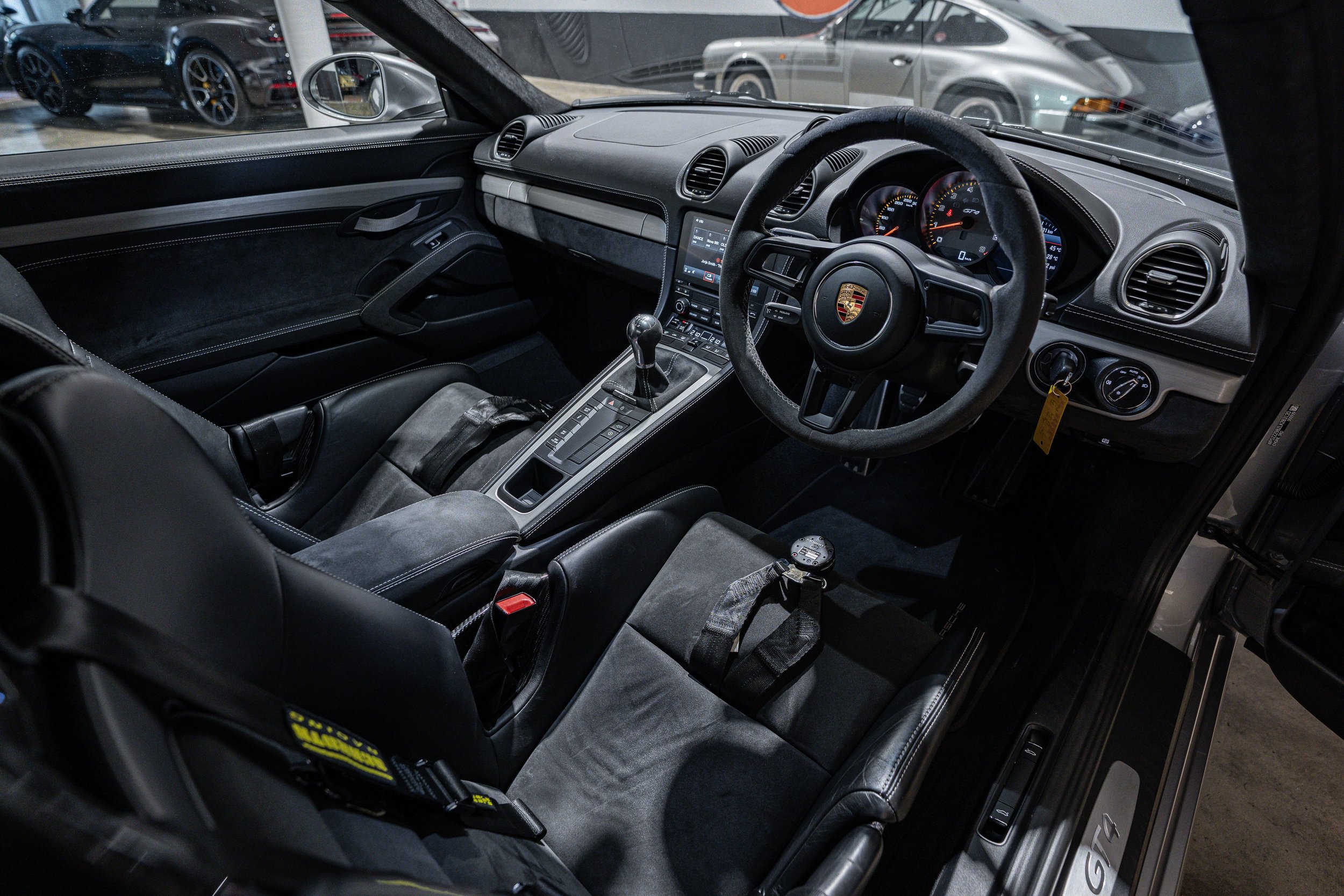 porsche718gt4-listing-23.jpg