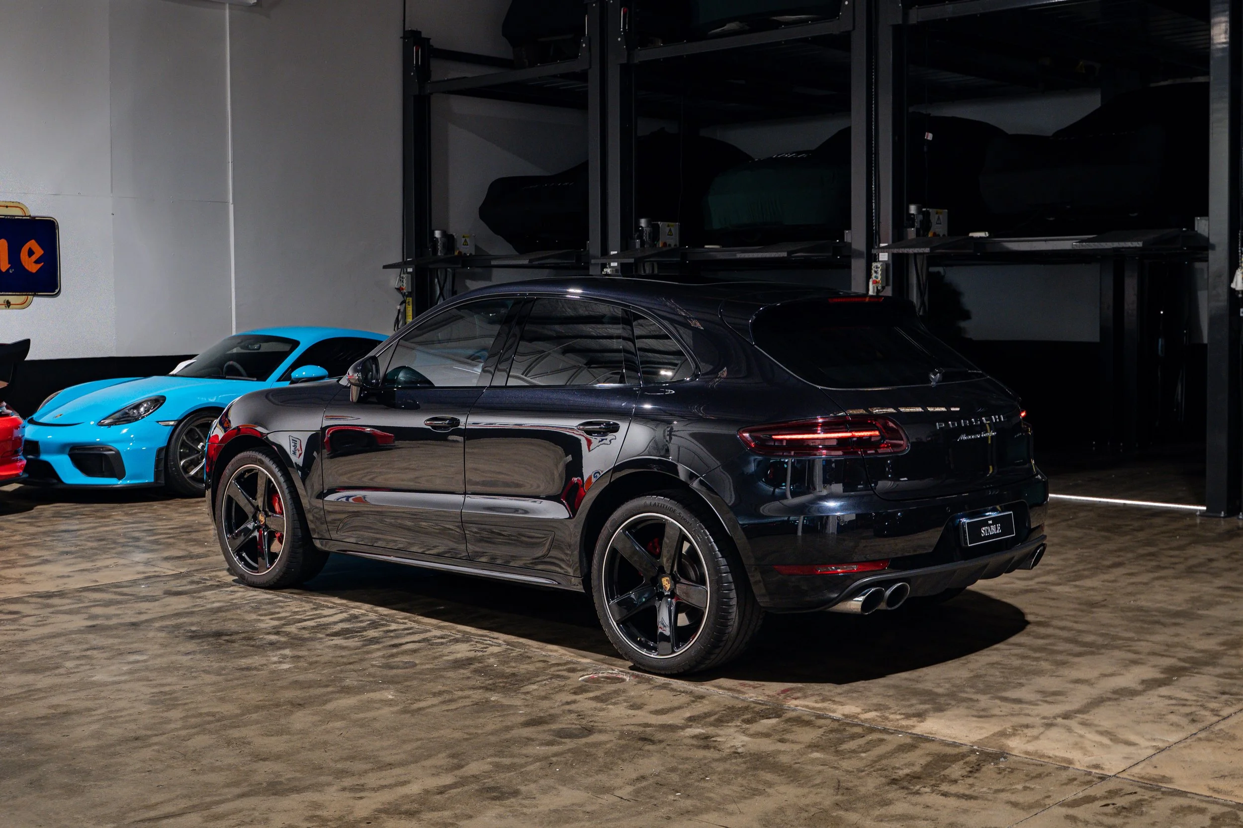 porschemacan-listing-10.jpg