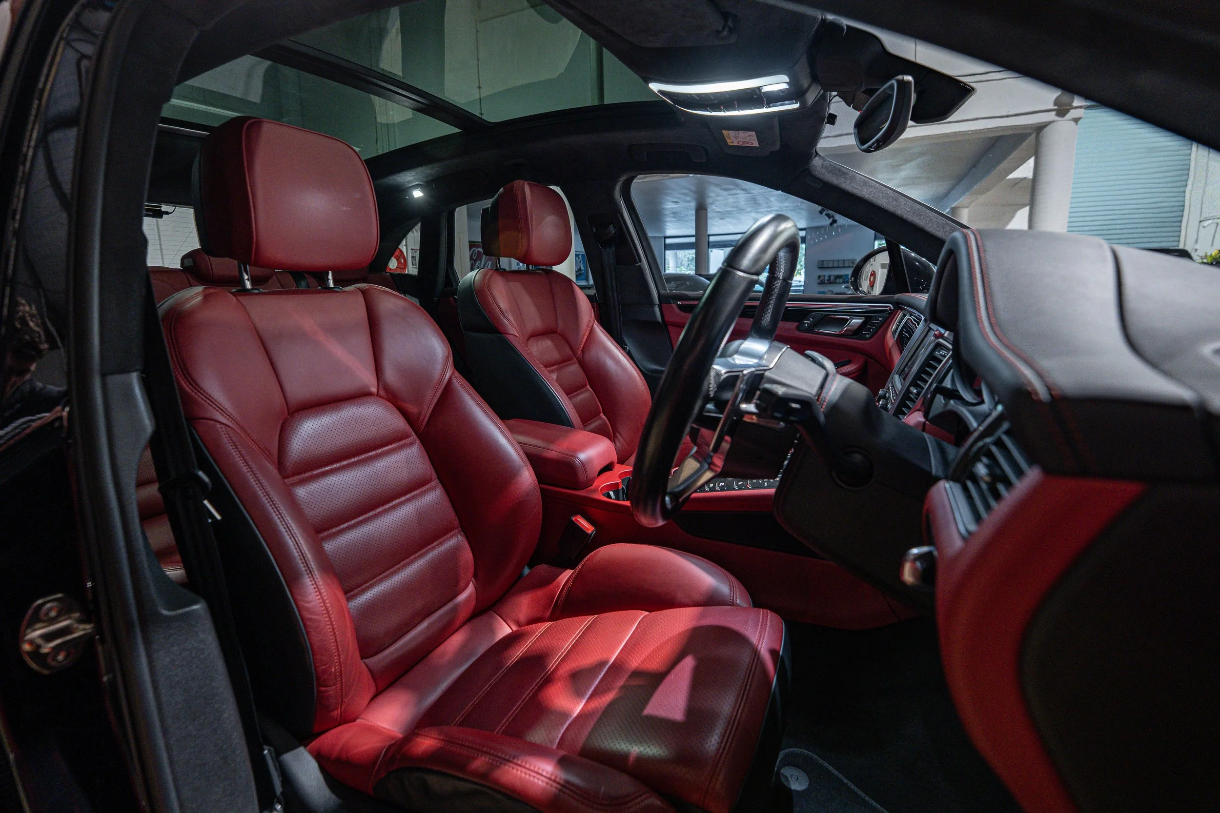 porschemacan-listing-25.jpg