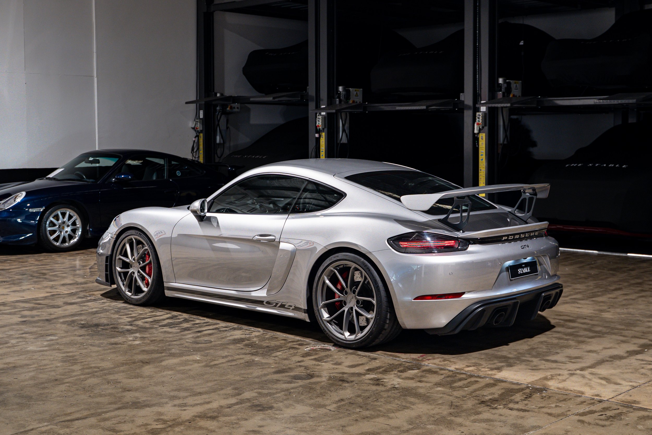 porsche718gt4-listing-11.jpg