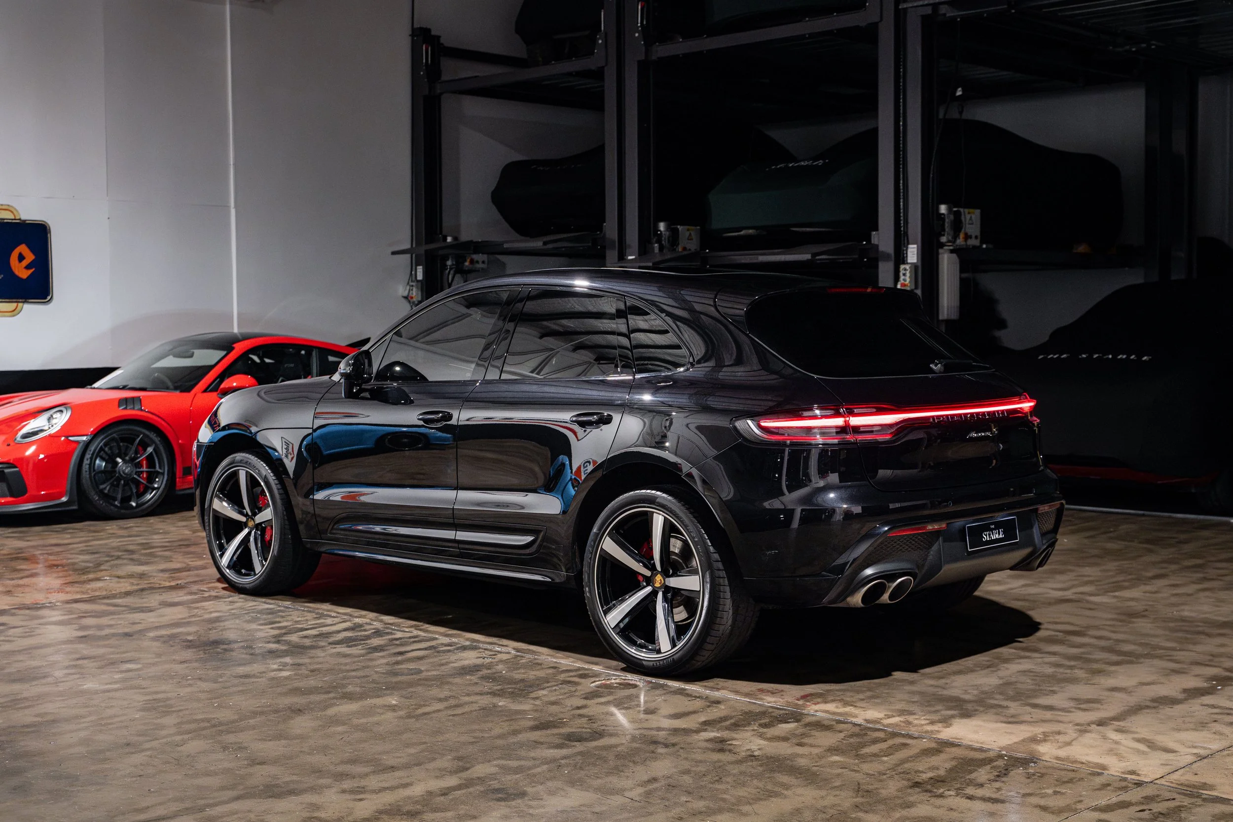 porschemacan-listing-11.jpg
