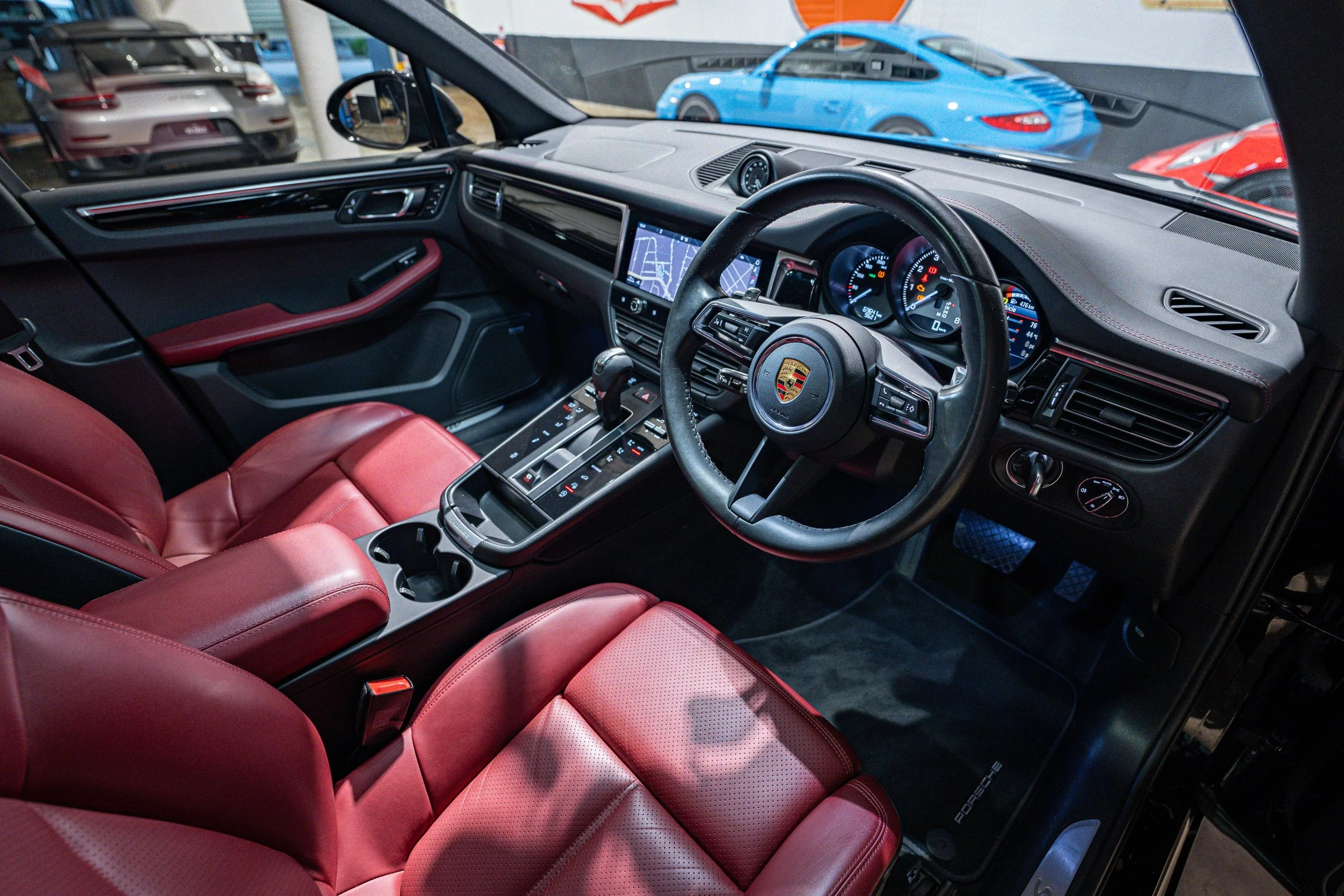 porschemacan-listing-20.jpg