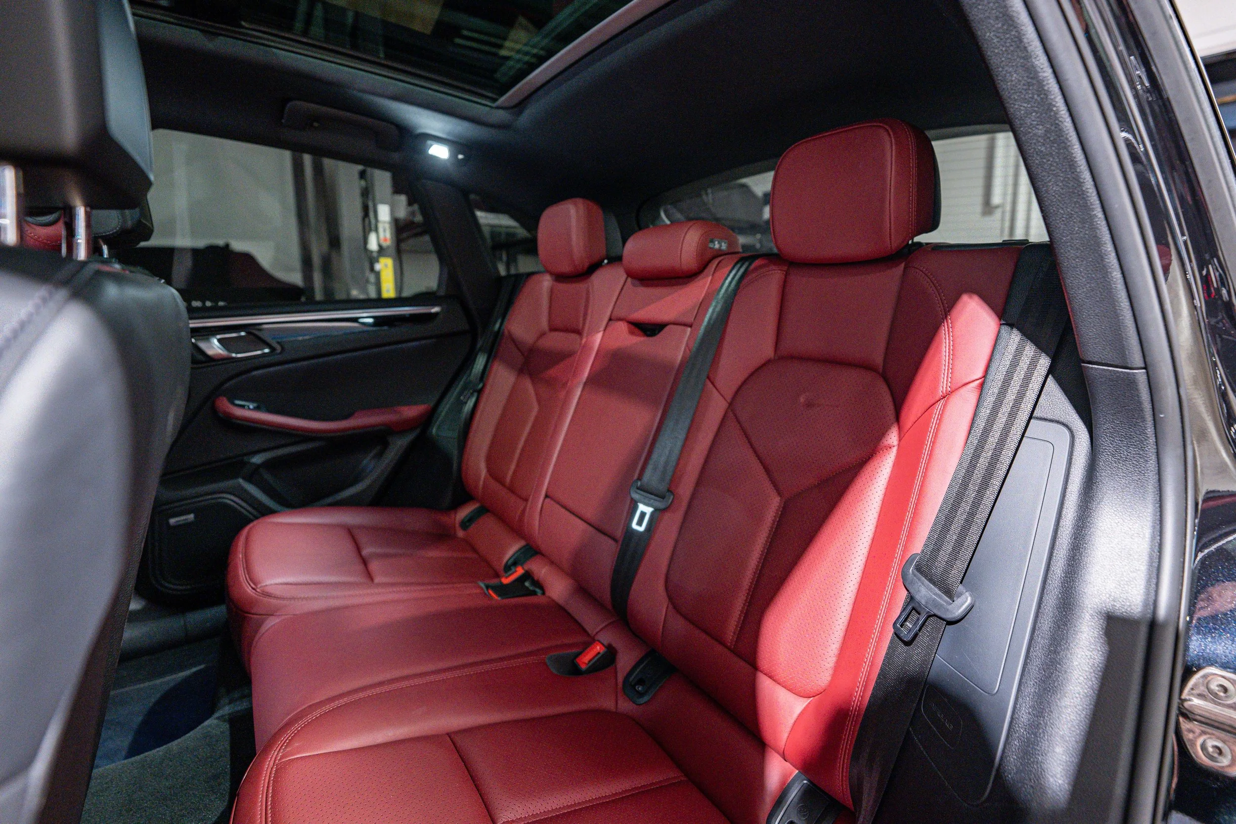 porschemacan-listing-41.jpg