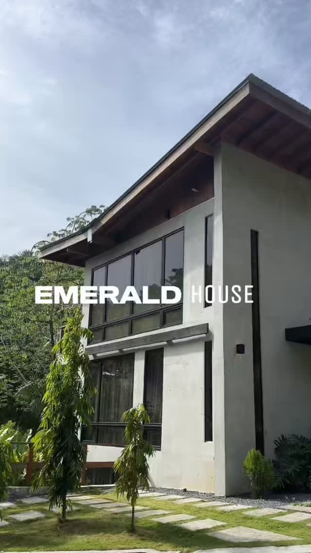 Designed for those who dream in luxury. Welcome to your private escape at the Emerald House 🙌🏼.
#westbayroatan #realestate #roatanhonduras #bayislandsofhonduras #vacation #playadelcielo #vacations #interiordesign