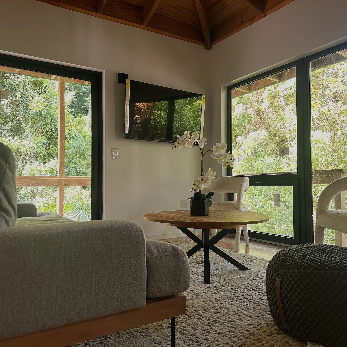 Sneak peek inside the Jungle Pearl 🌿
A first look at the textures, tones, and soul of our latest project.
For more information, contact us at
+1 (480) 620-4201
Or visit us online at playadelcielo.com