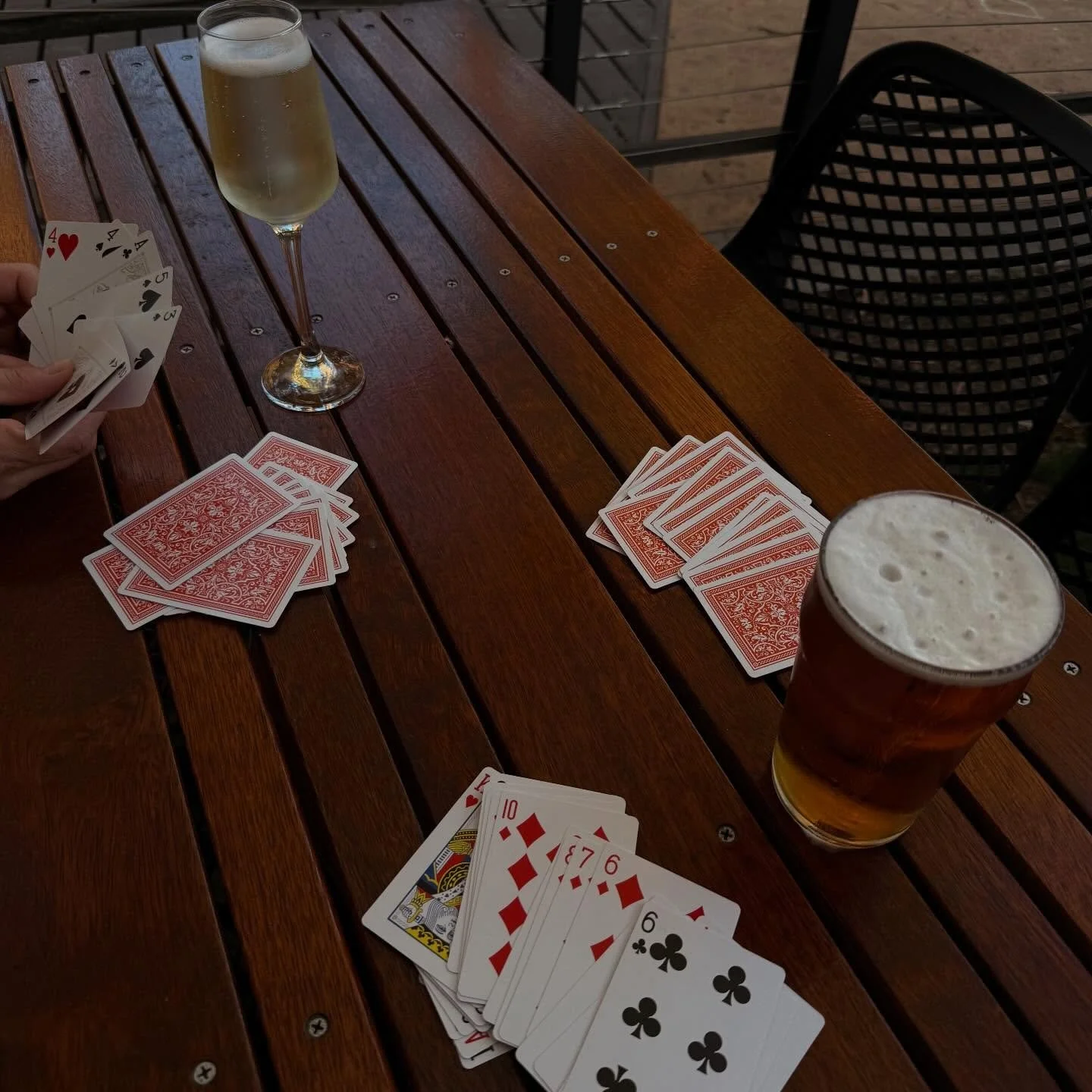 Sunday Sips at Olds 🍻
Cold drinks, card games, raffle prizes &amp; good company &mdash; what more do you need for a Sunday arvo? 👏

See you at Olds from 2pm
#wangarattalocalbusiness #localbar #sundaysips