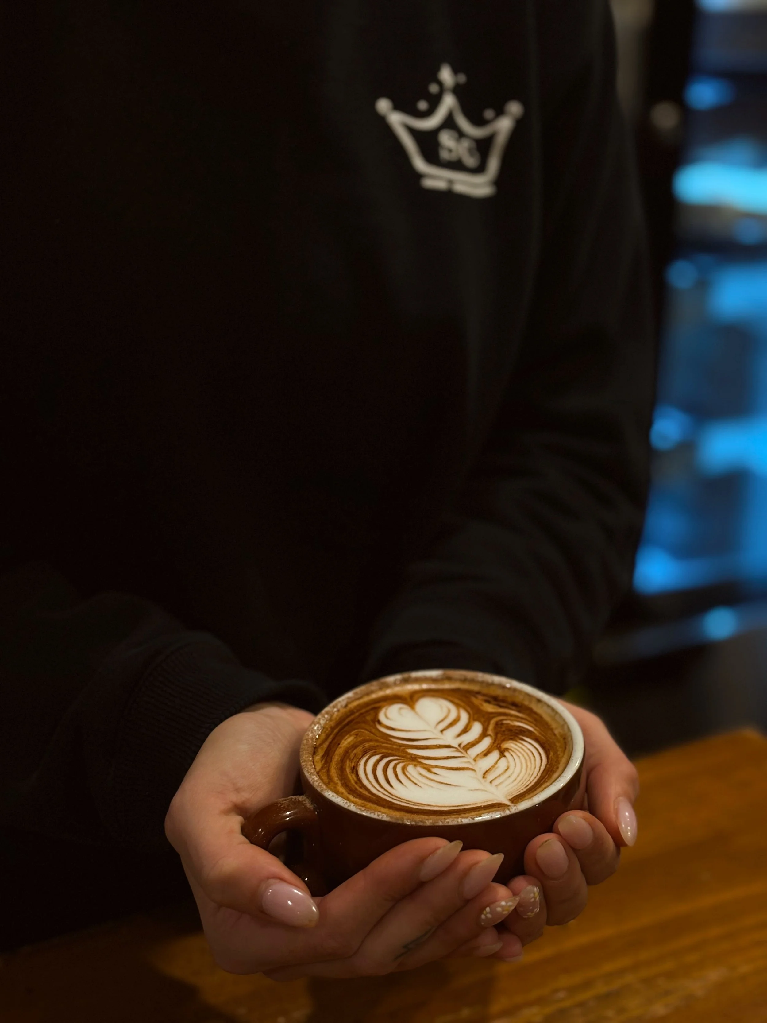 Nothing but handfuls of the very best @sixpencecoffee it is hot, delicious and available til 1. See you soon 🤭☕️