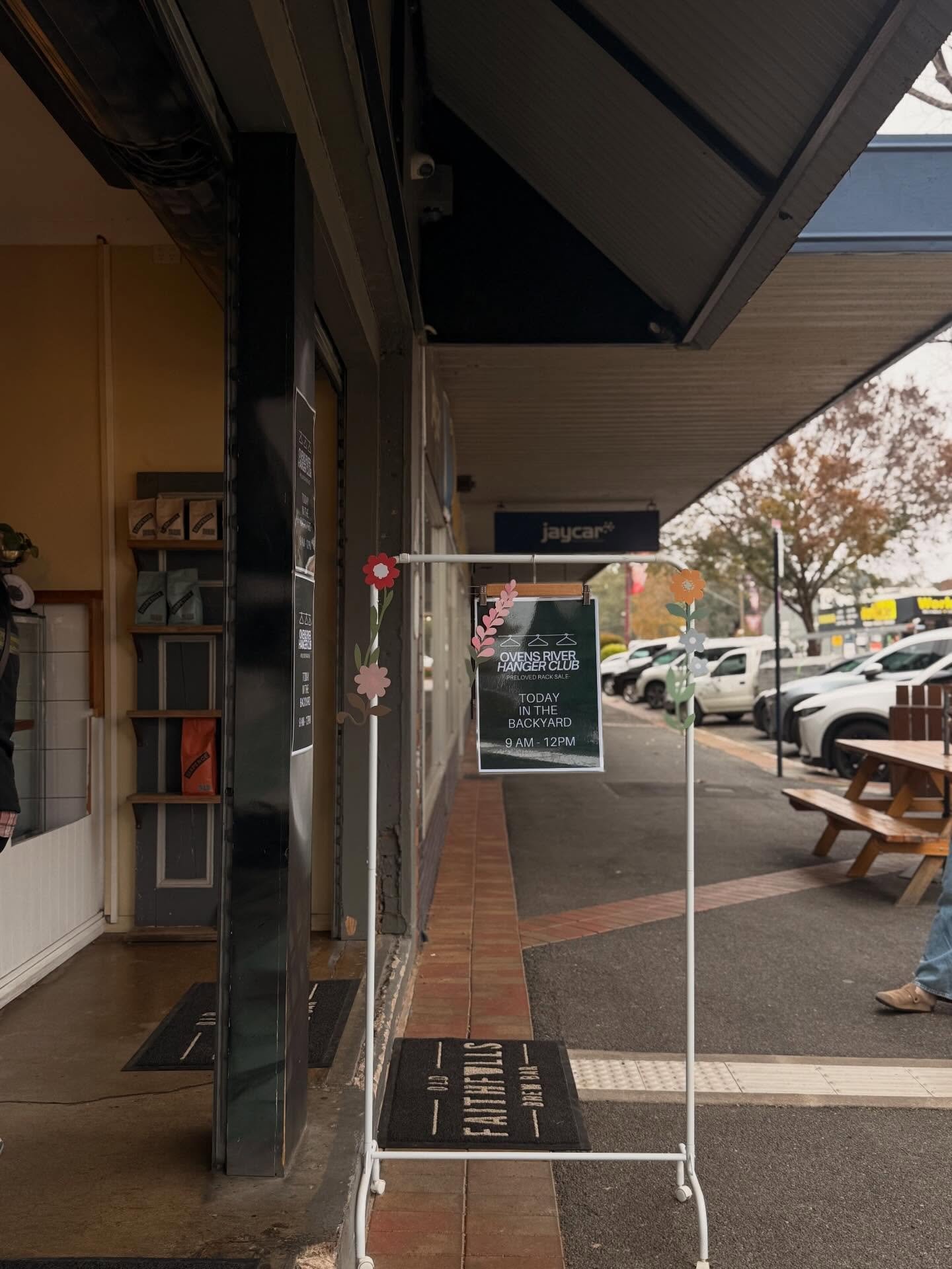 Just a little throw back to our hanger club last week! We had so much fun and we hope you did too 😆🩷🫶🏼
Keep your eye out for the next date 😉😉😉 
#oldfaithfulls #regionalvictoria #localmarket #wangaratta #secondhandclothingstore