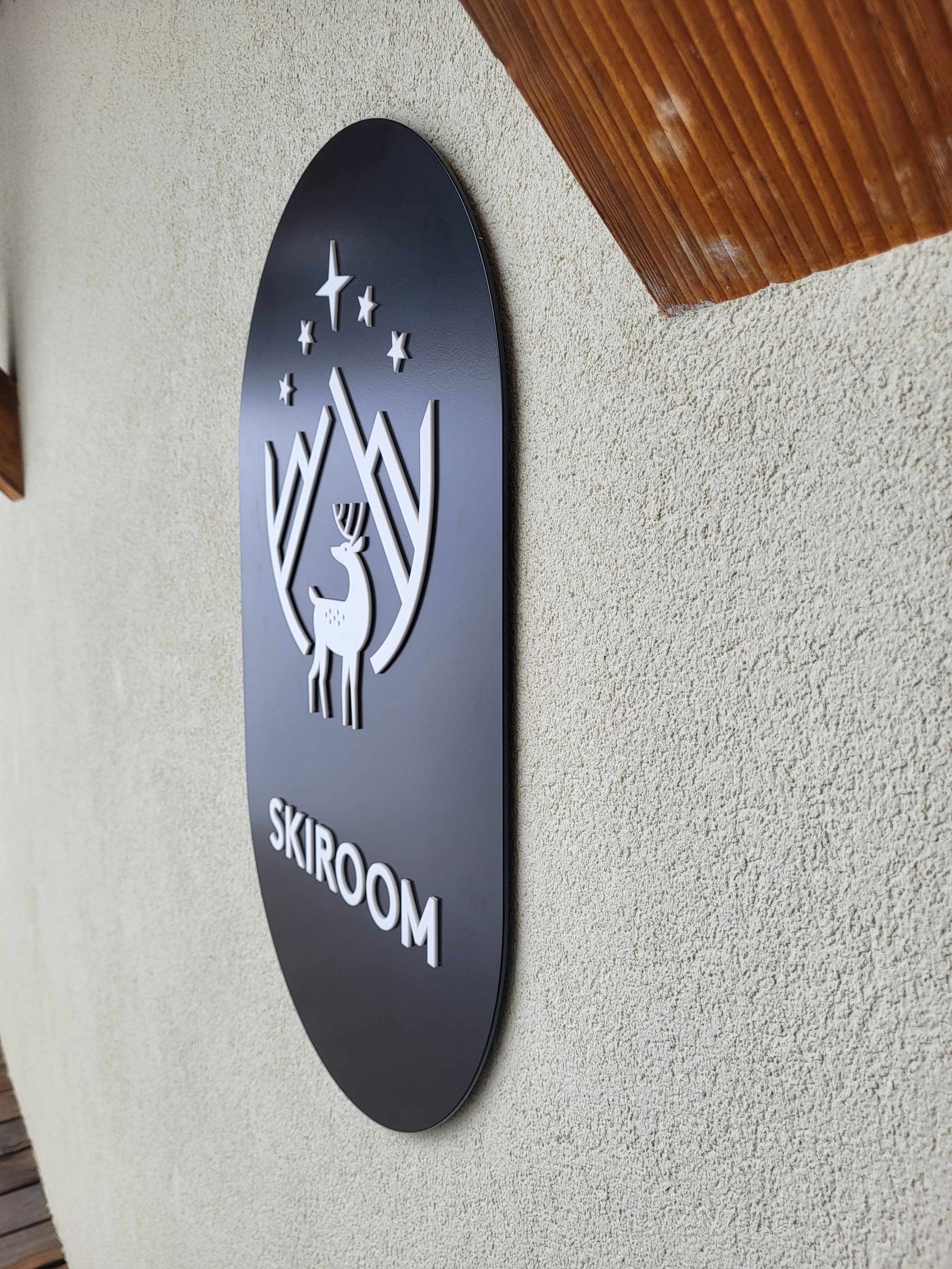 ESKAPE Skiroom04.jpg