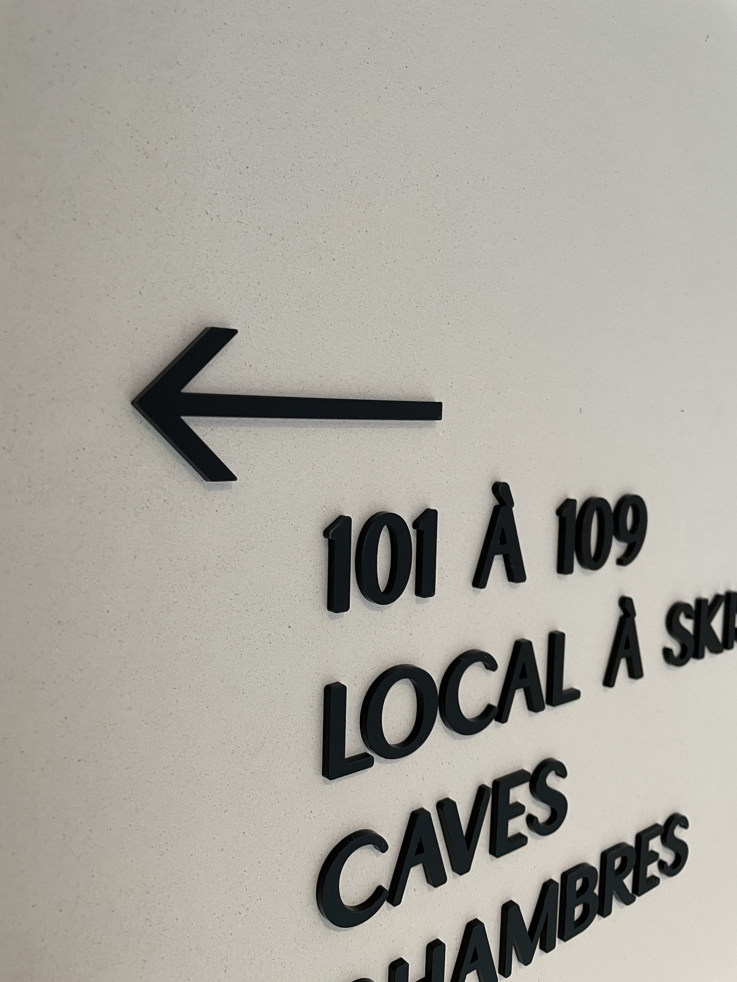 NOGENTIL_086_sign.jpg
