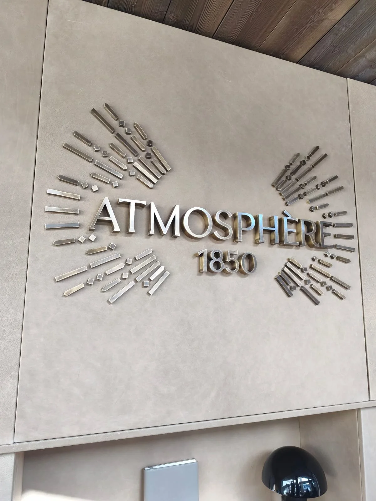 ATMOSPHERE Enseigne Lobby_125.jpg