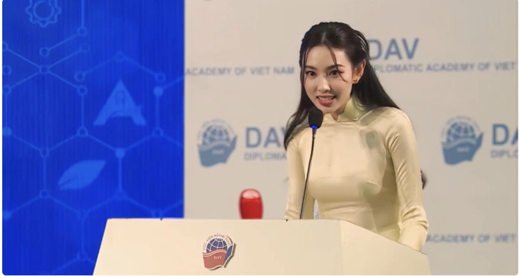 Thùy Tiên đại diện thanh niên VN phát biểu tại Đối thoại của Tổng Thư ký ASEAN