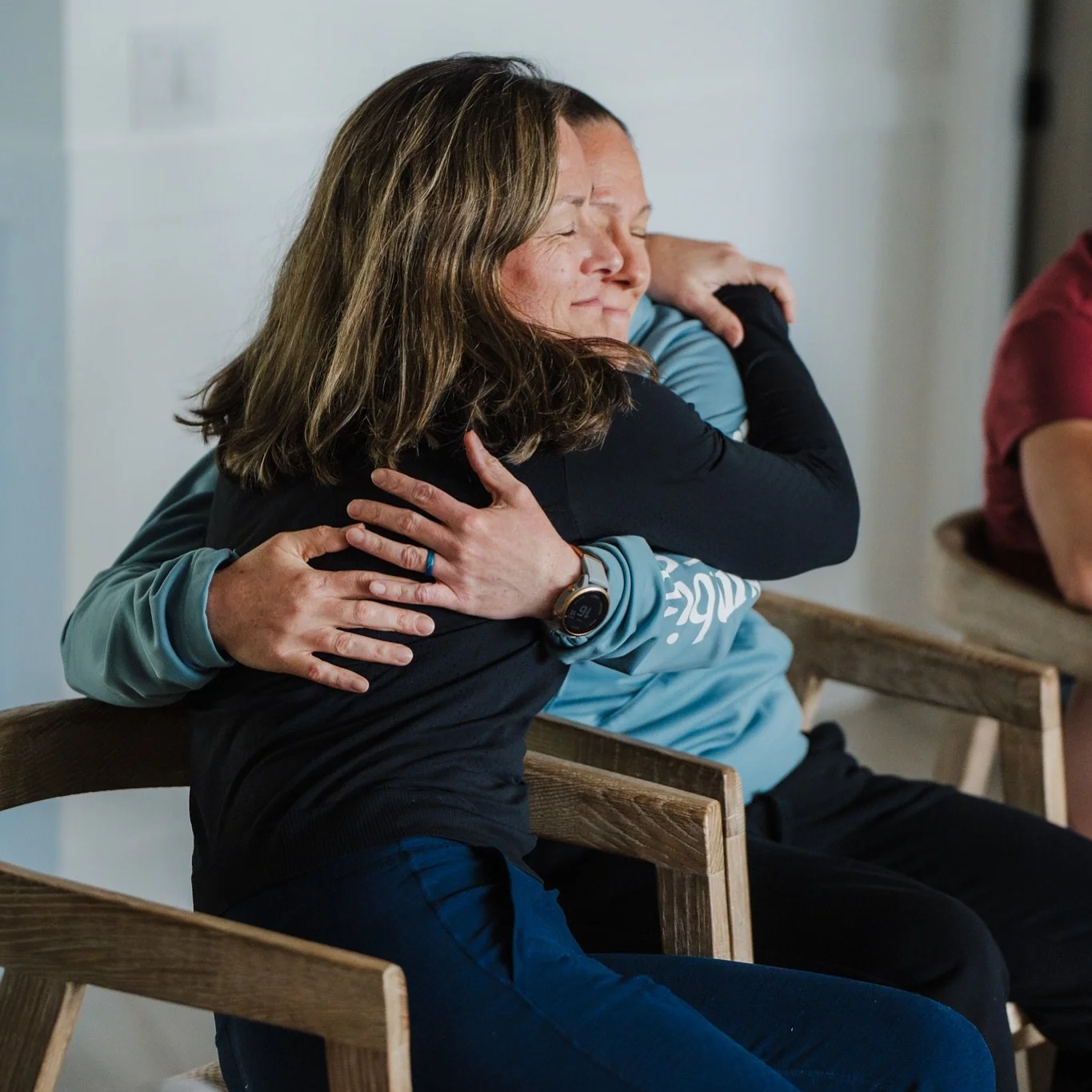 What makes a retreat successful for us? 
Witnessing lots of laughter &amp; hugs 🫂🩷

📸 @tabathaskeltonphoto 
Beautiful Sisters @nancat_23 @sueboogy