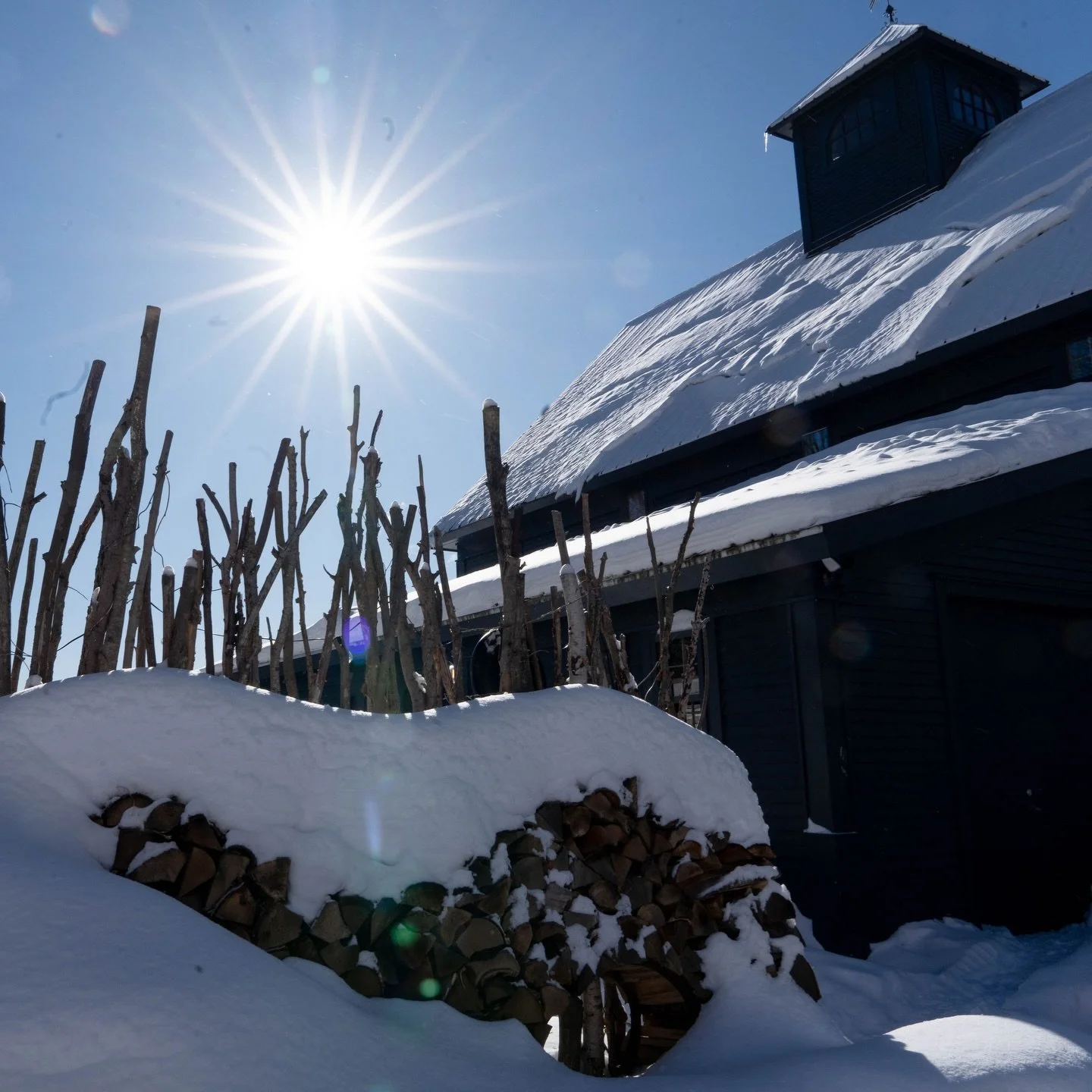 Can&rsquo;t wait to return to one of our favorite places very soon❄️🙏 Interlude Retreat begins 1.22❣️

@sterlingforestlodge 
@jacquelinegillianyoga 
@katiecatapano_yoga 

📸 @rebbiecreative 

#interlude #stowe #vt #wintering